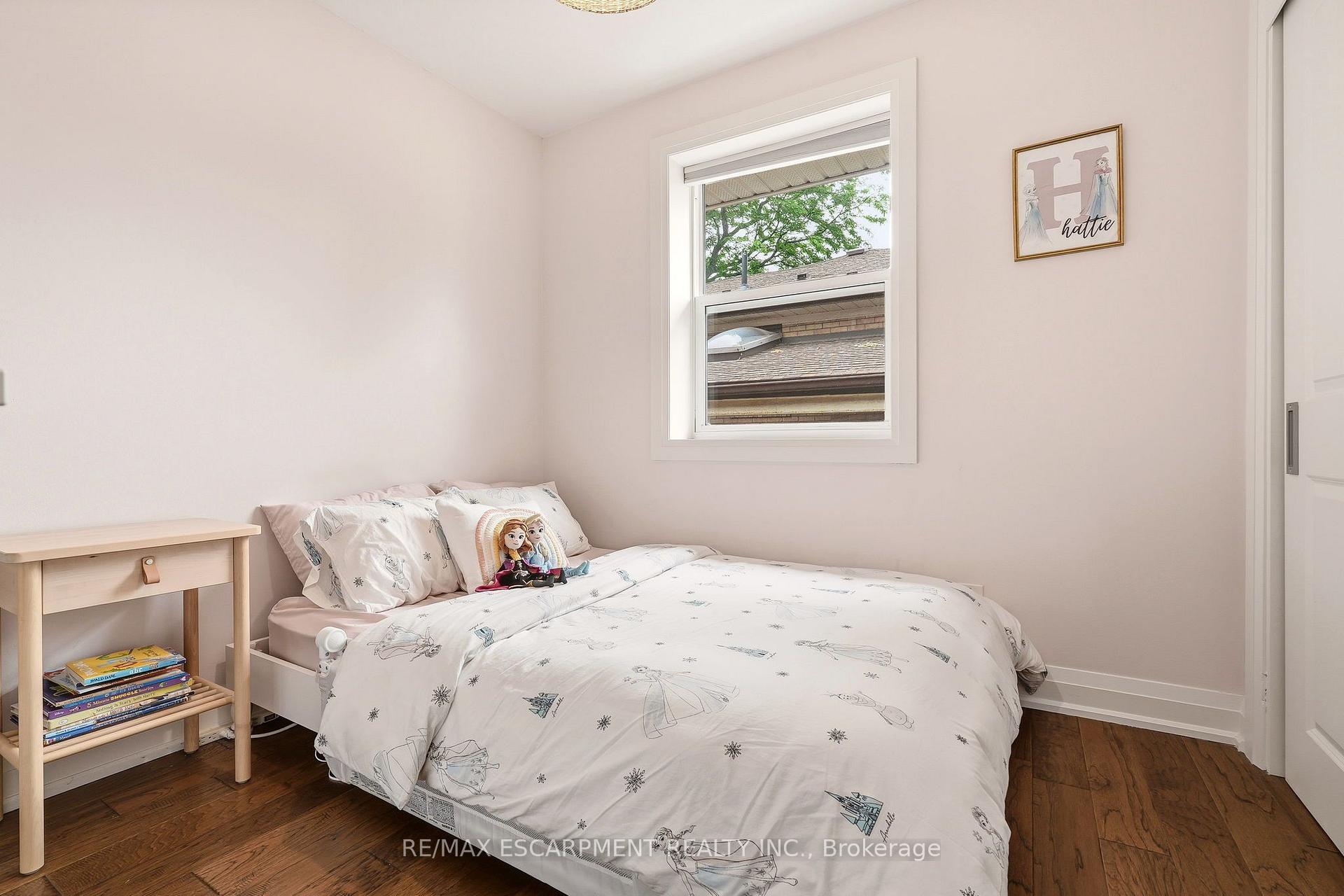 Photo 25 of 715 Drury Lane, Burlington, Brant — HOMEH
