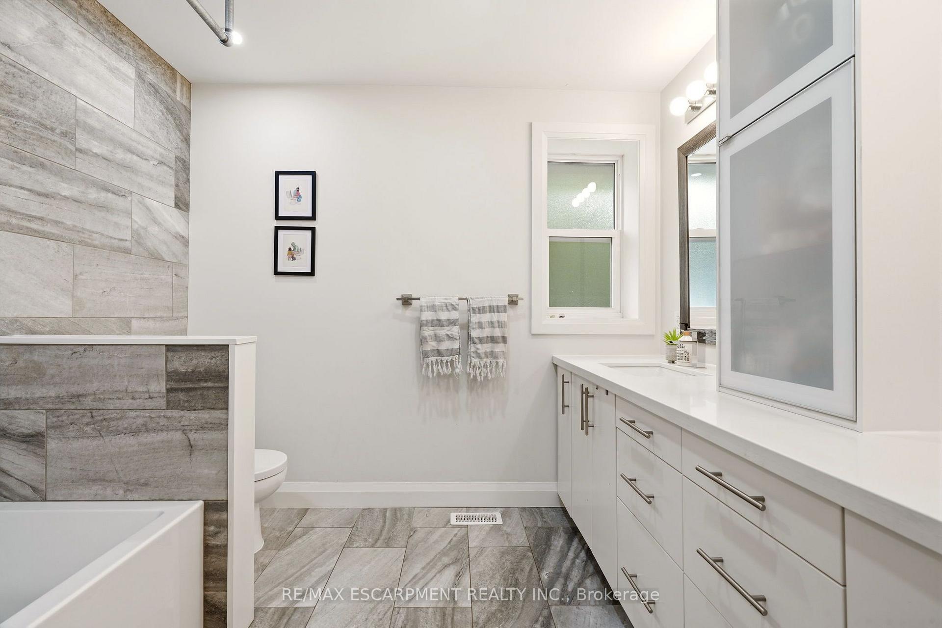 Photo 27 of 715 Drury Lane, Burlington, Brant — HOMEH