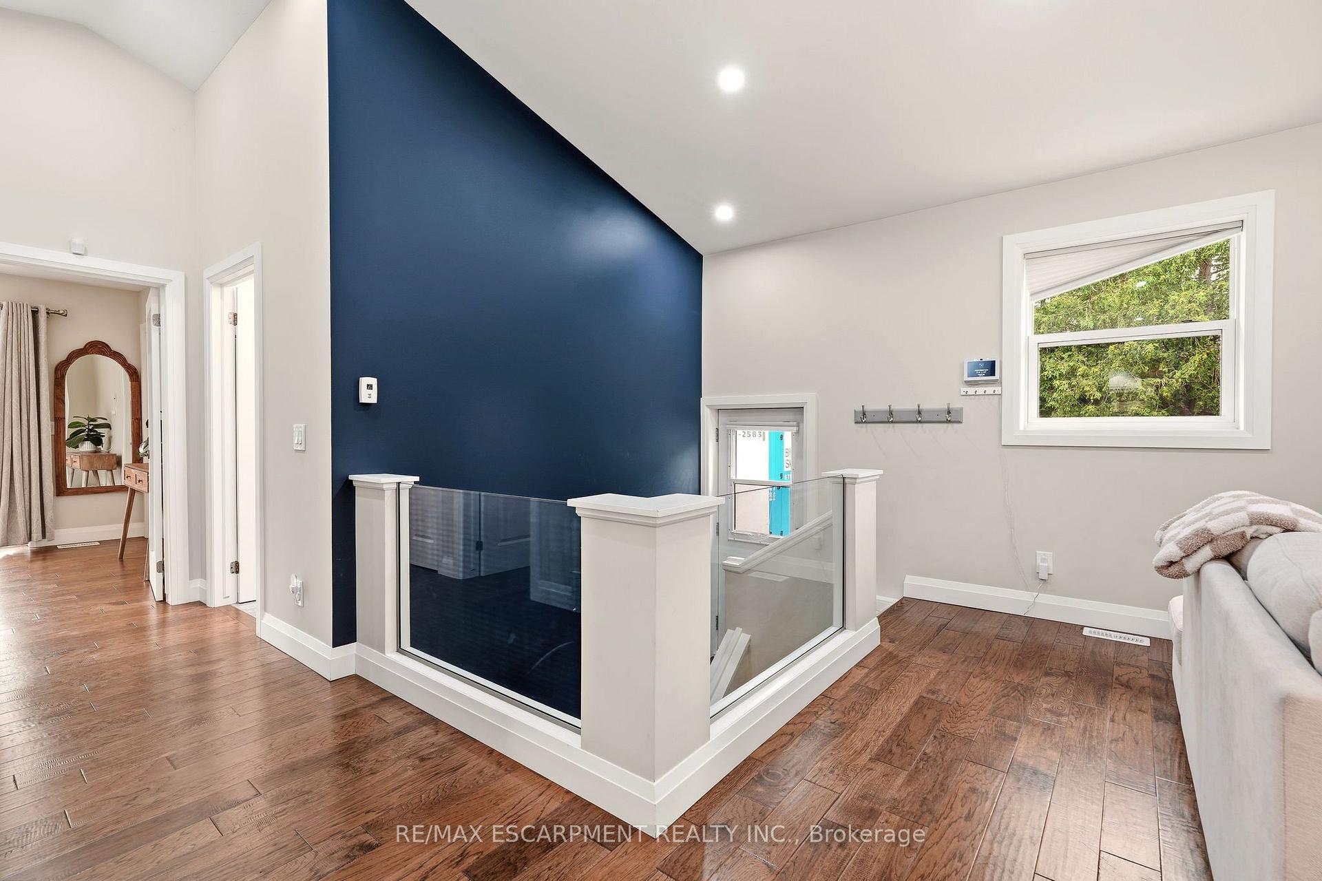 Photo 29 of 715 Drury Lane, Burlington, Brant — HOMEH