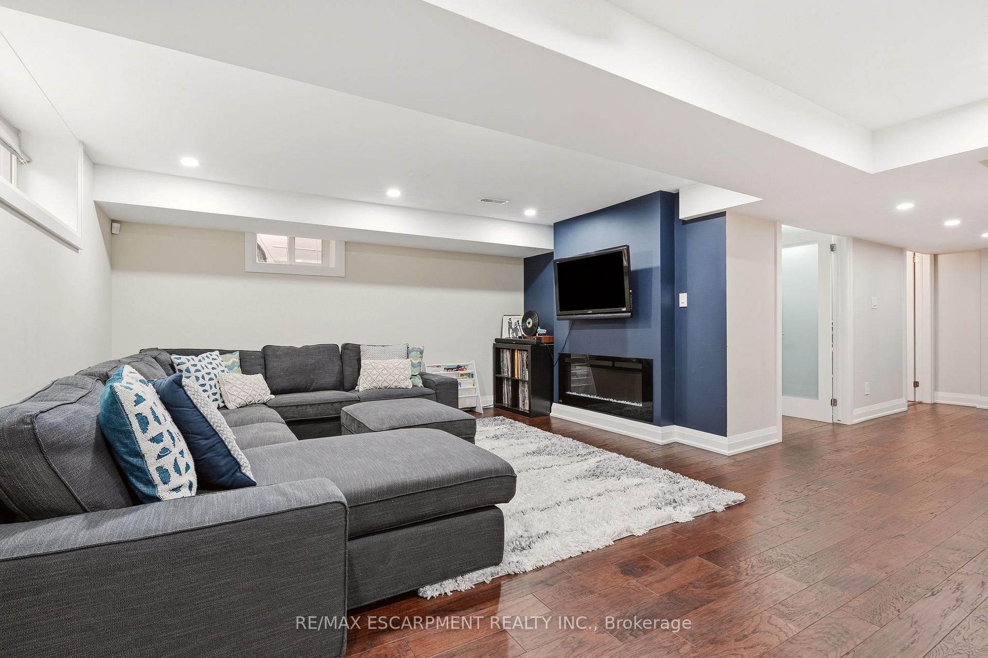 Photo 30 of 715 Drury Lane, Burlington, Brant — HOMEH