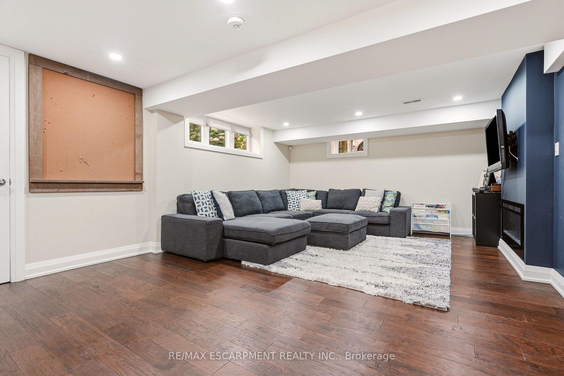 Photo 31 of 715 Drury Lane, Burlington, Brant — HOMEH