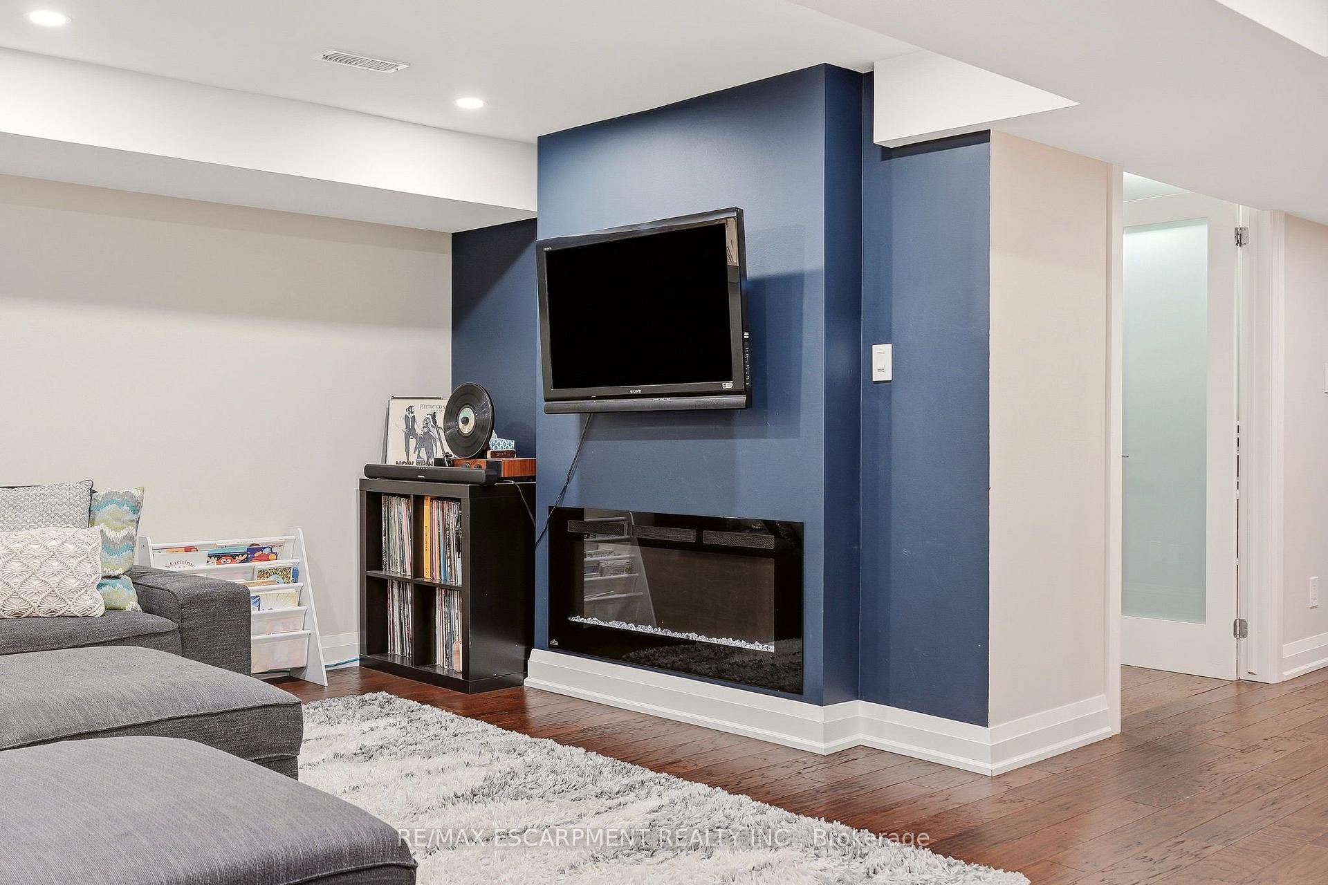 Photo 32 of 715 Drury Lane, Burlington, Brant — HOMEH