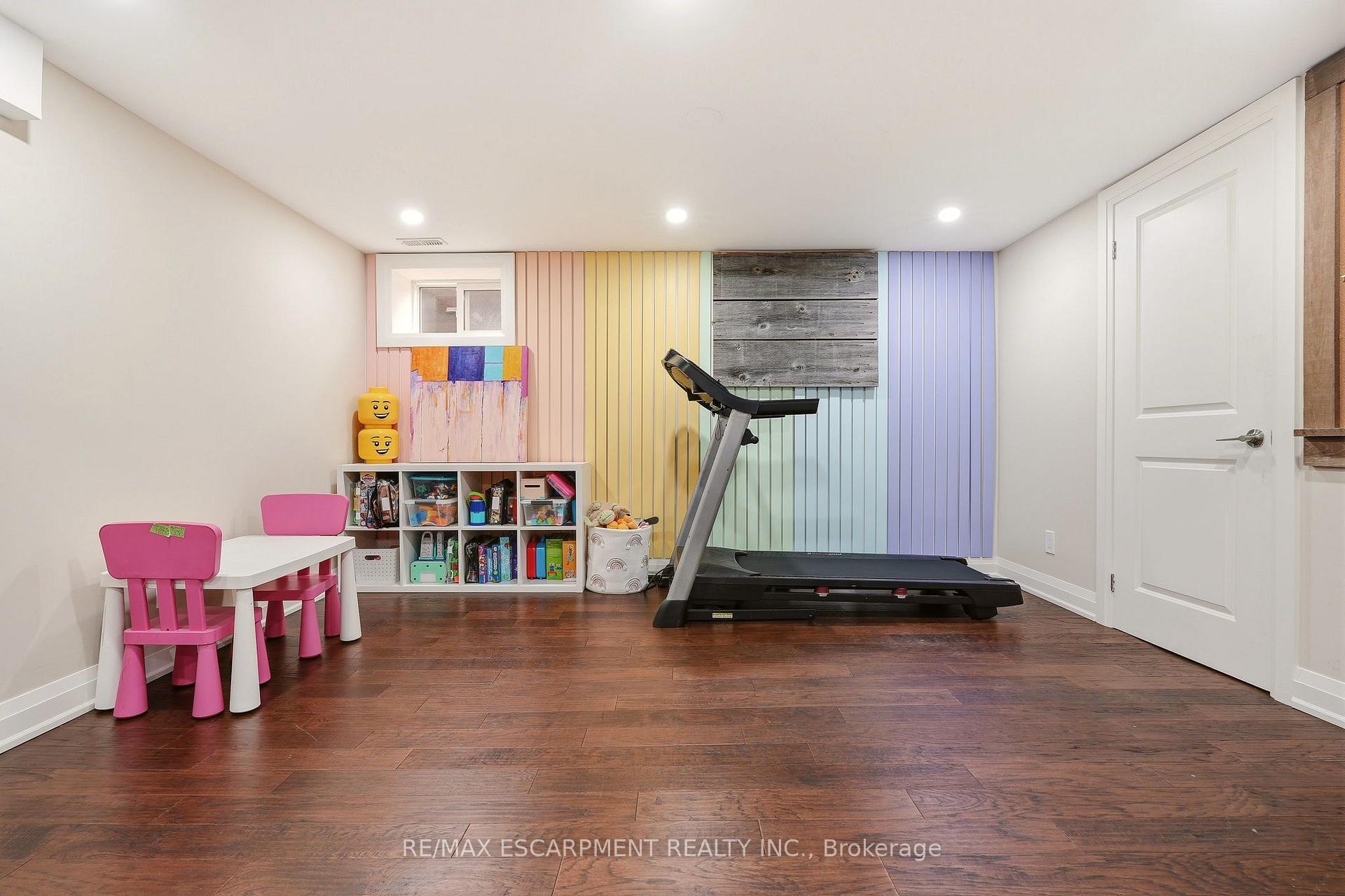Photo 35 of 715 Drury Lane, Burlington, Brant — HOMEH
