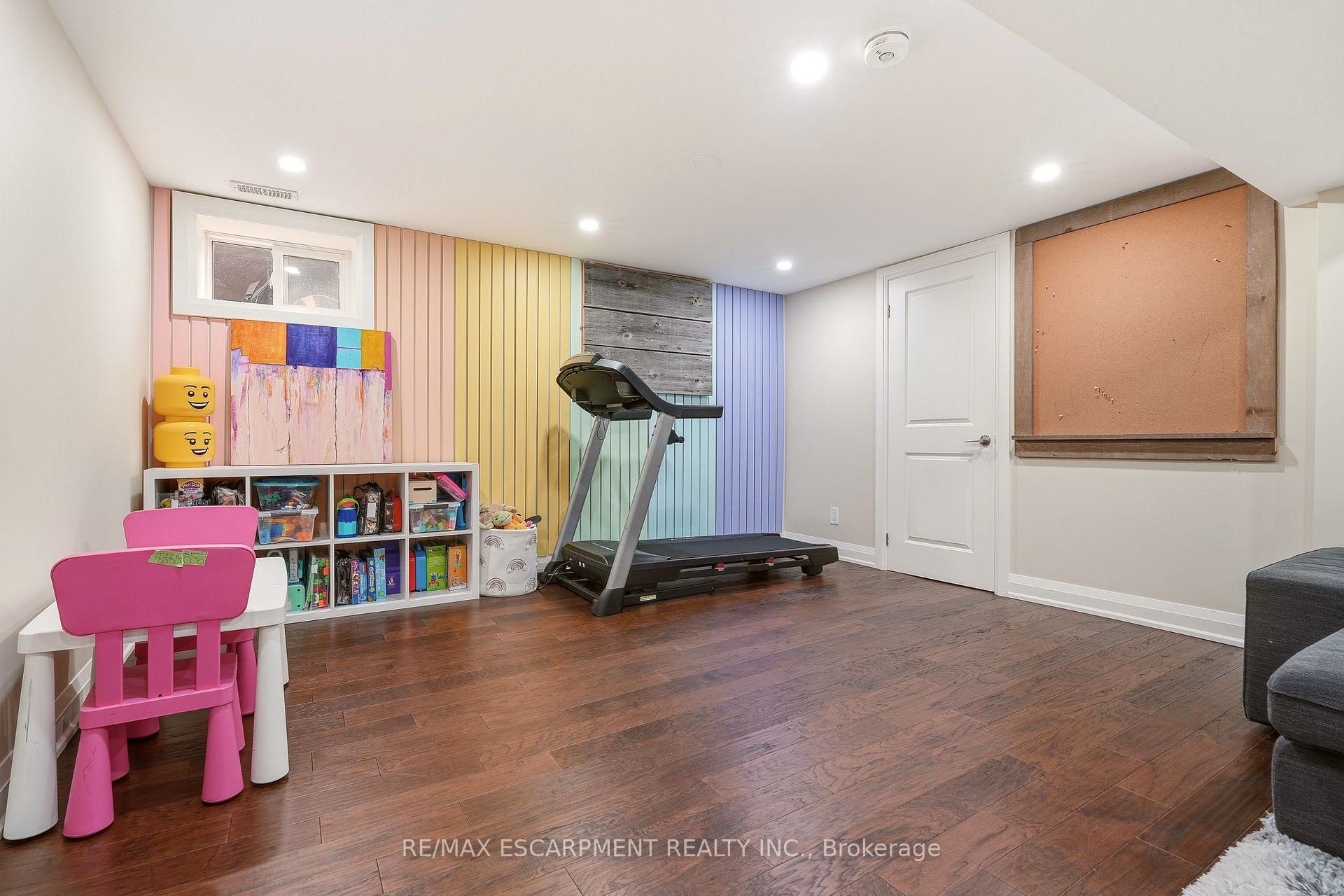Photo 36 of 715 Drury Lane, Burlington, Brant — HOMEH