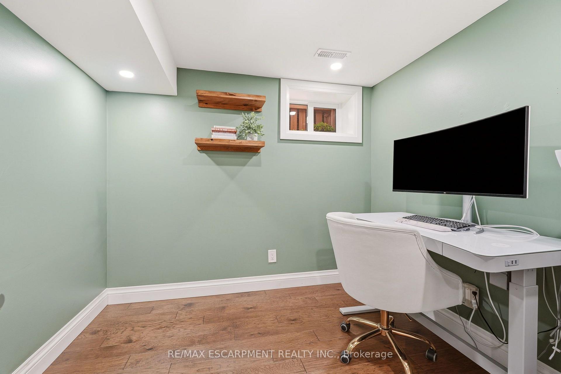 Photo 37 of 715 Drury Lane, Burlington, Brant — HOMEH