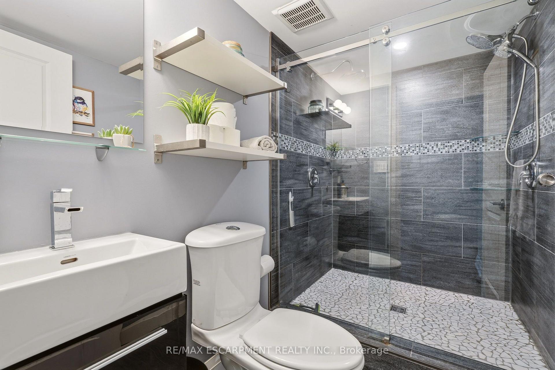 Photo 39 of 715 Drury Lane, Burlington, Brant — HOMEH