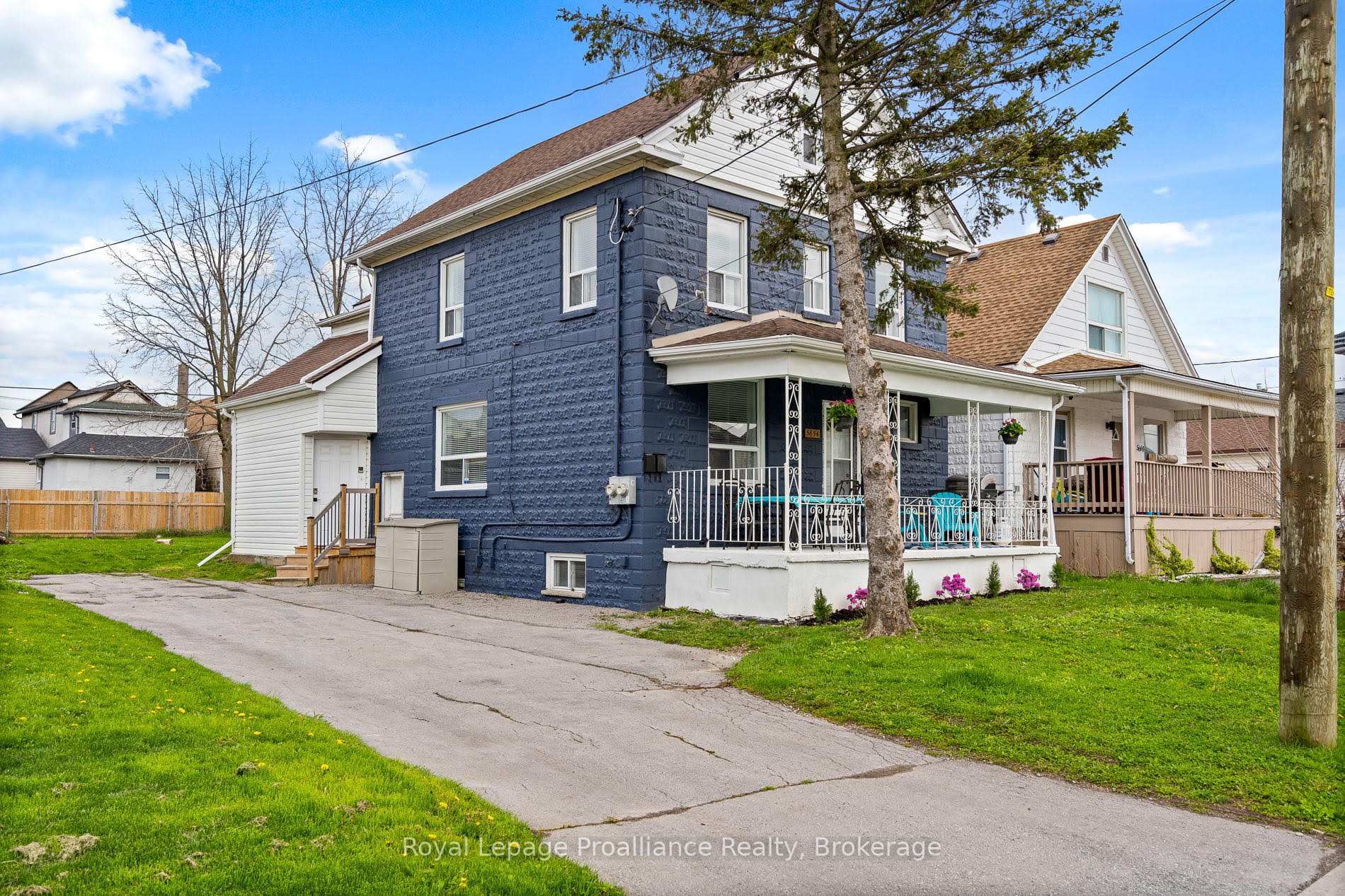 Photo 2 of Unit Upper, 5654 Desson Avenue, Niagara Falls, Clifton Hill — HOMEH
