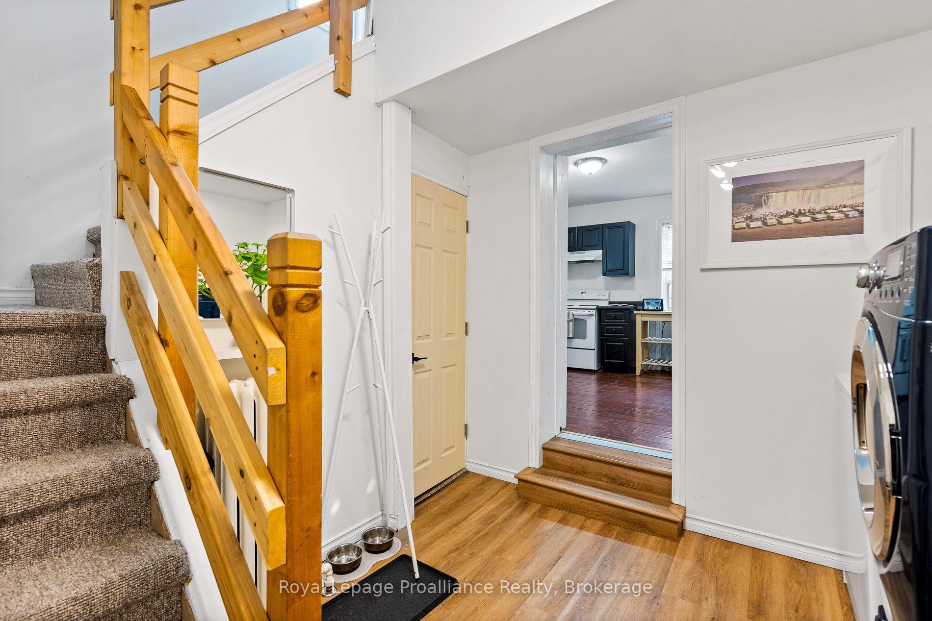 Photo 3 of Unit Upper, 5654 Desson Avenue, Niagara Falls, Clifton Hill — HOMEH