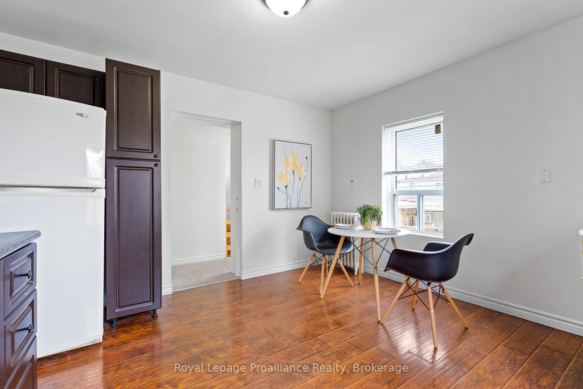 Photo 6 of Unit Upper, 5654 Desson Avenue, Niagara Falls, Clifton Hill — HOMEH