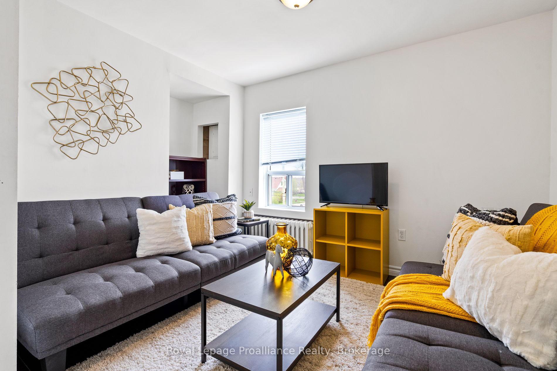 Photo 7 of Unit Upper, 5654 Desson Avenue, Niagara Falls, Clifton Hill — HOMEH
