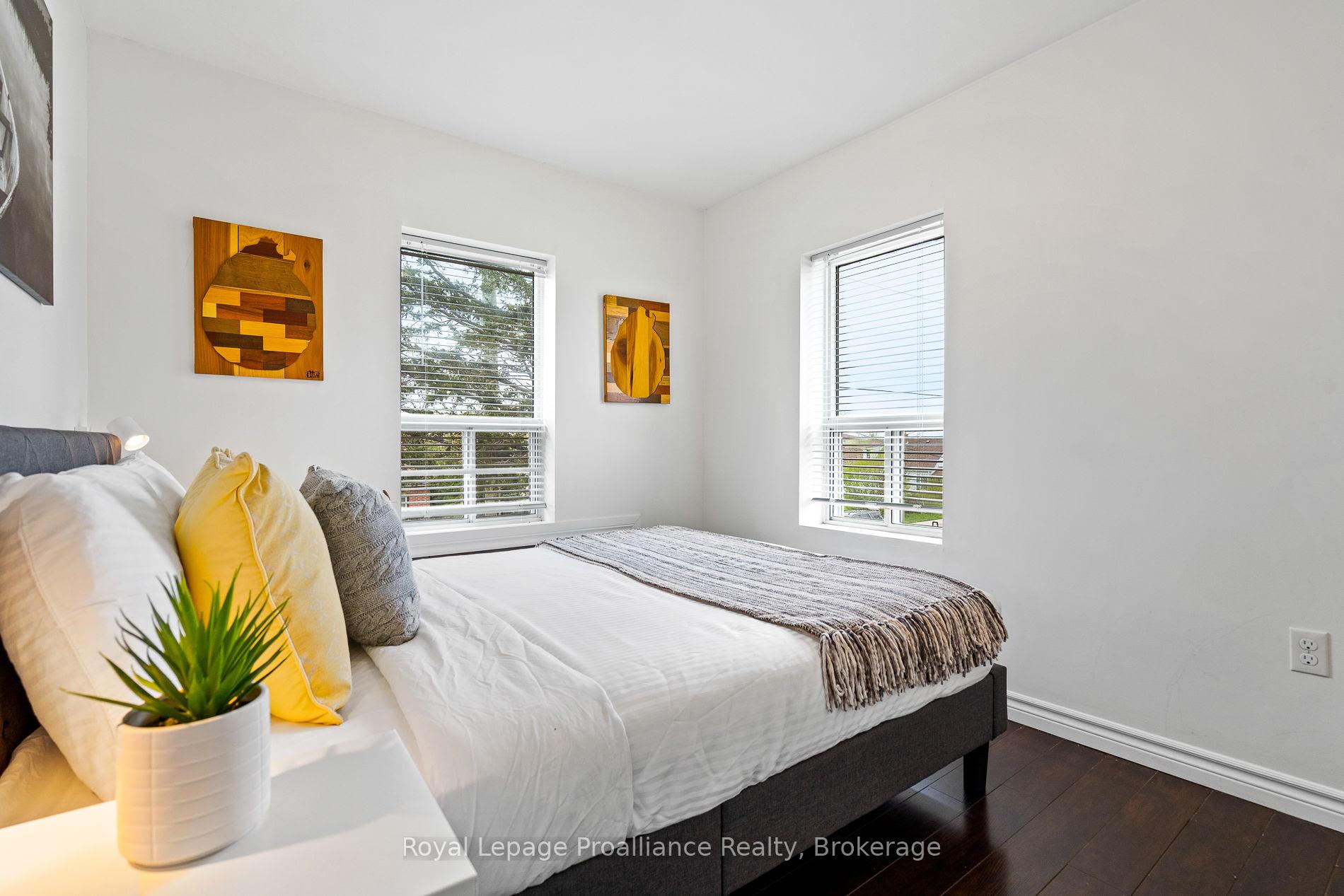 Photo 9 of Unit Upper, 5654 Desson Avenue, Niagara Falls, Clifton Hill — HOMEH