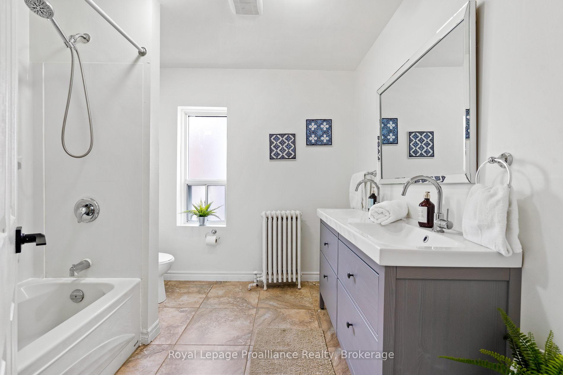 Photo 12 of Unit Upper, 5654 Desson Avenue, Niagara Falls, Clifton Hill — HOMEH