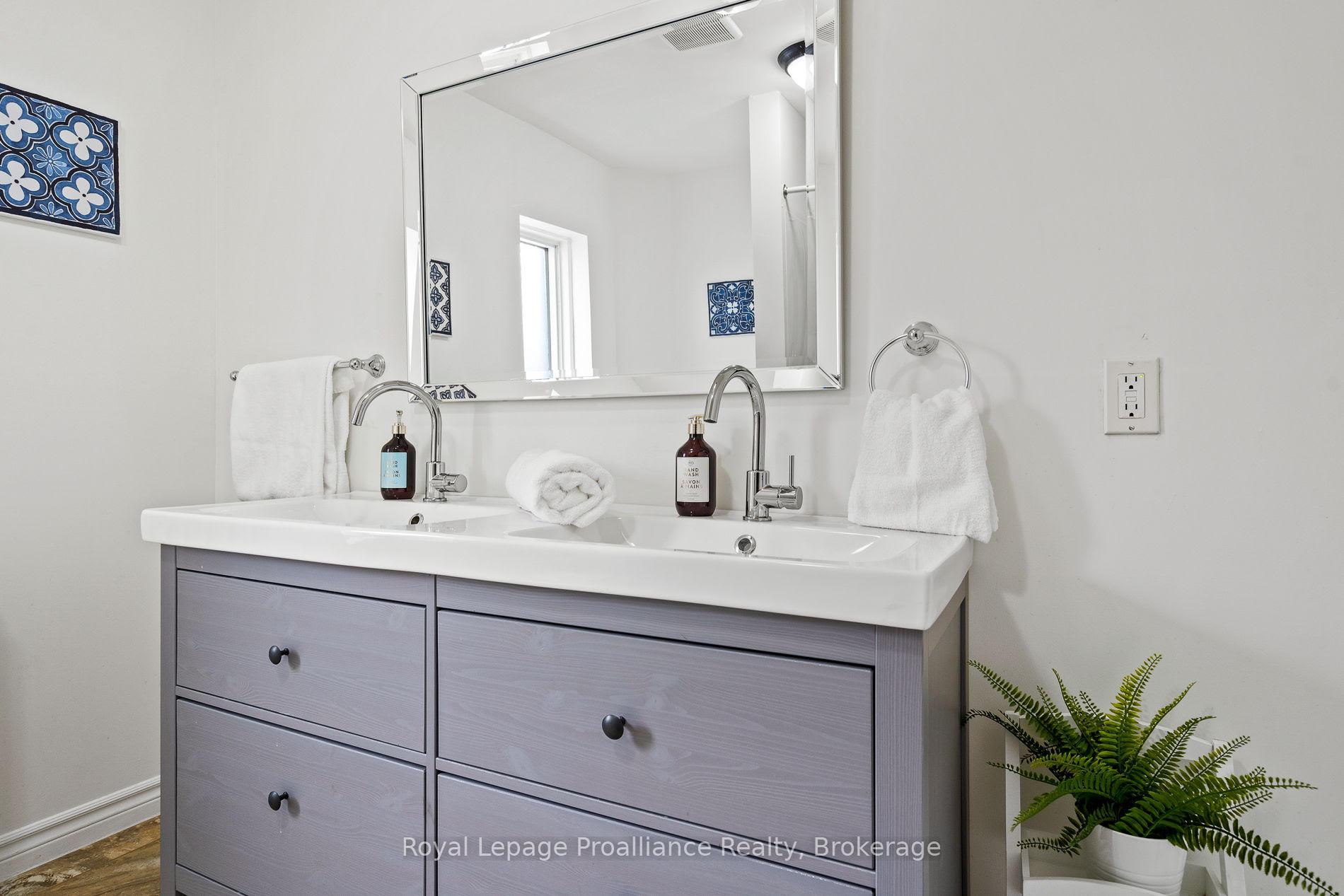 Photo 13 of Unit Upper, 5654 Desson Avenue, Niagara Falls, Clifton Hill — HOMEH