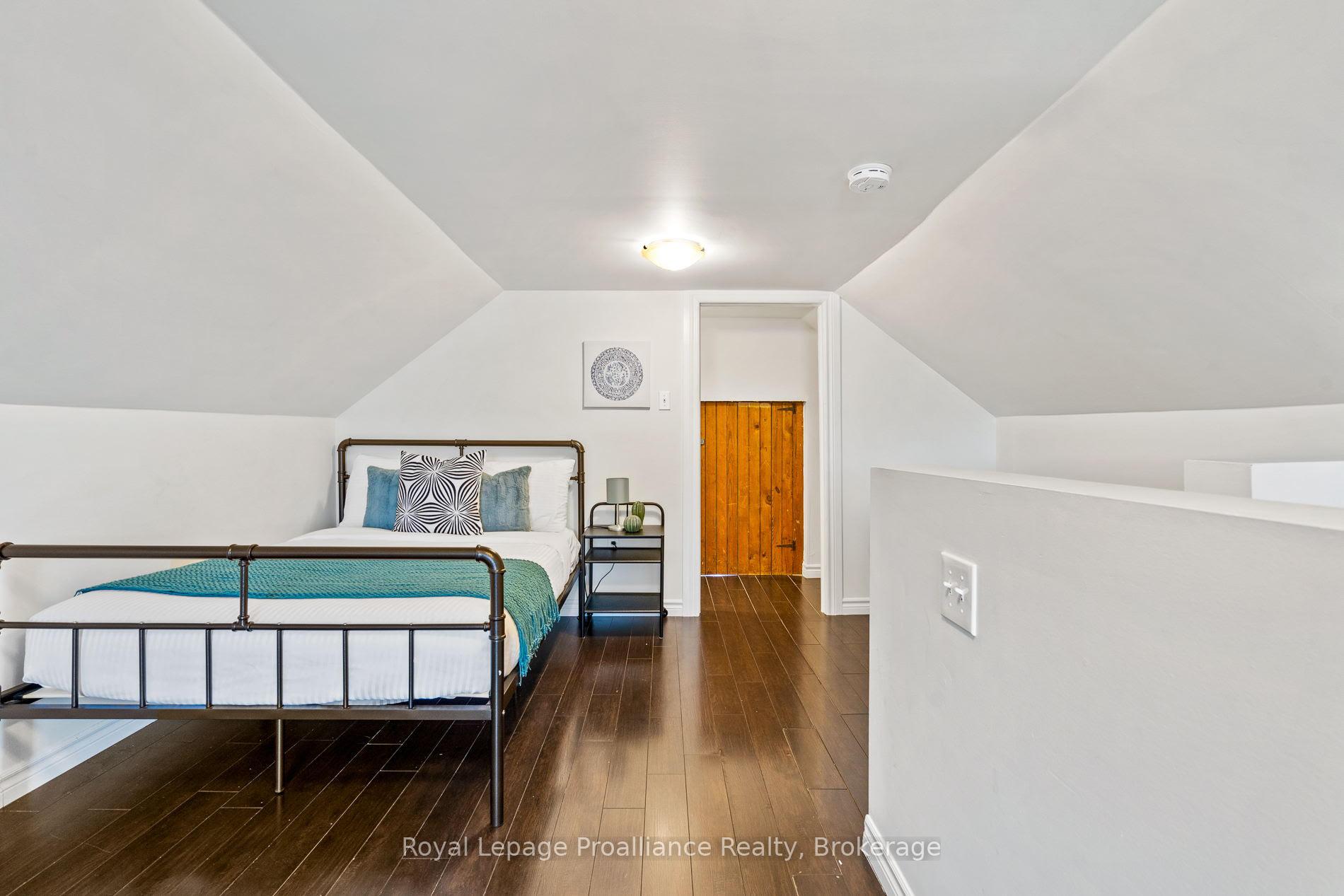 Photo 14 of Unit Upper, 5654 Desson Avenue, Niagara Falls, Clifton Hill — HOMEH