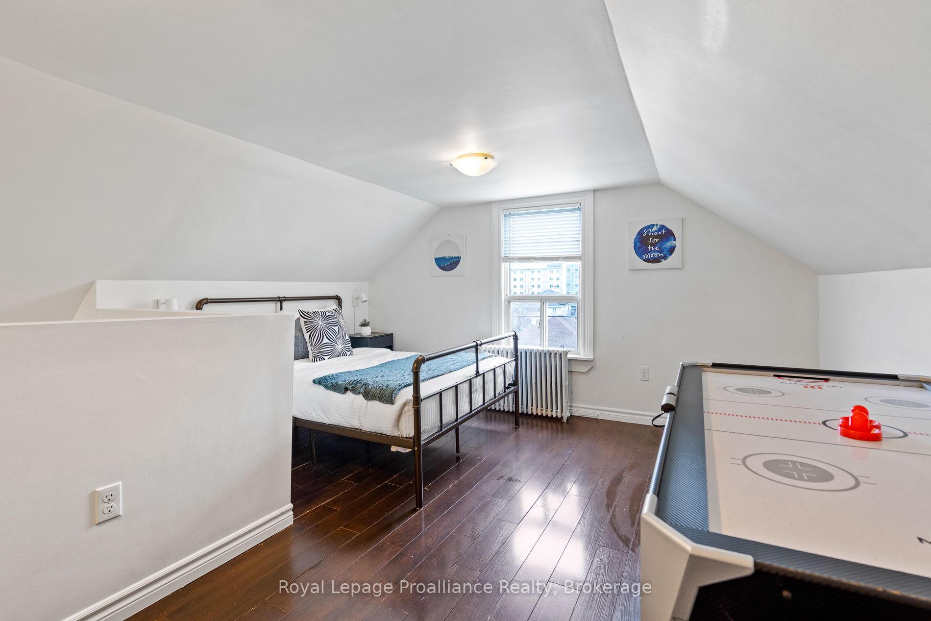 Photo 15 of Unit Upper, 5654 Desson Avenue, Niagara Falls, Clifton Hill — HOMEH