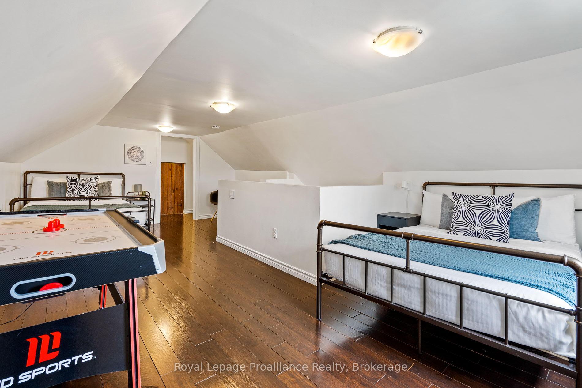 Photo 16 of Unit Upper, 5654 Desson Avenue, Niagara Falls, Clifton Hill — HOMEH