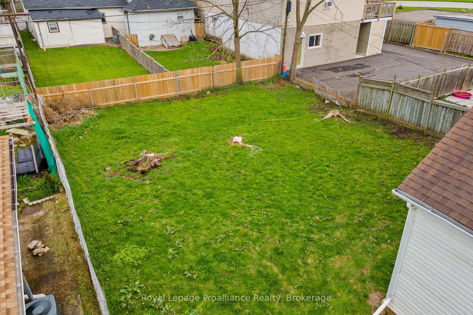 Photo 17 of Unit Upper, 5654 Desson Avenue, Niagara Falls, Clifton Hill — HOMEH