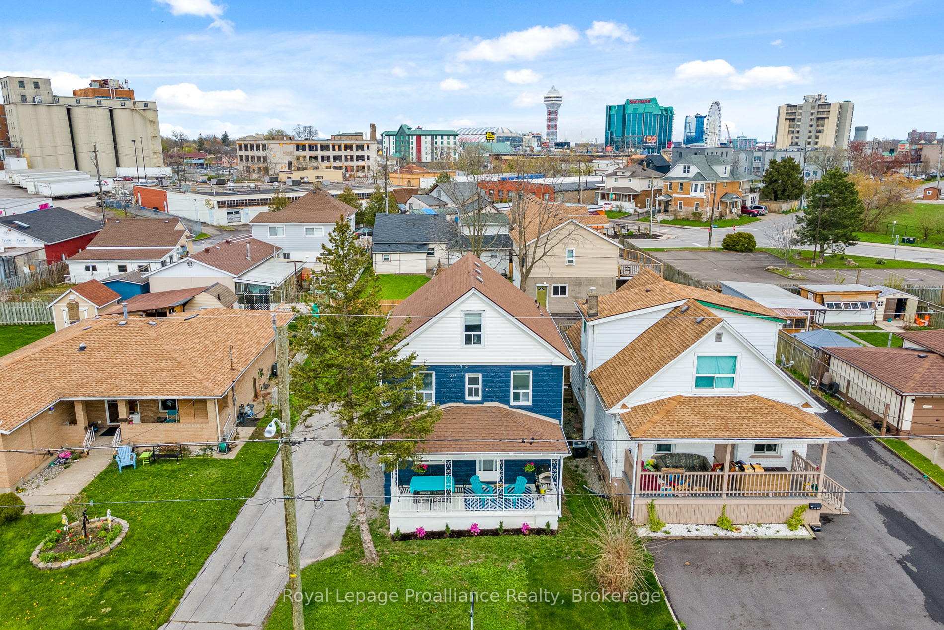 Photo 18 of Unit Upper, 5654 Desson Avenue, Niagara Falls, Clifton Hill — HOMEH