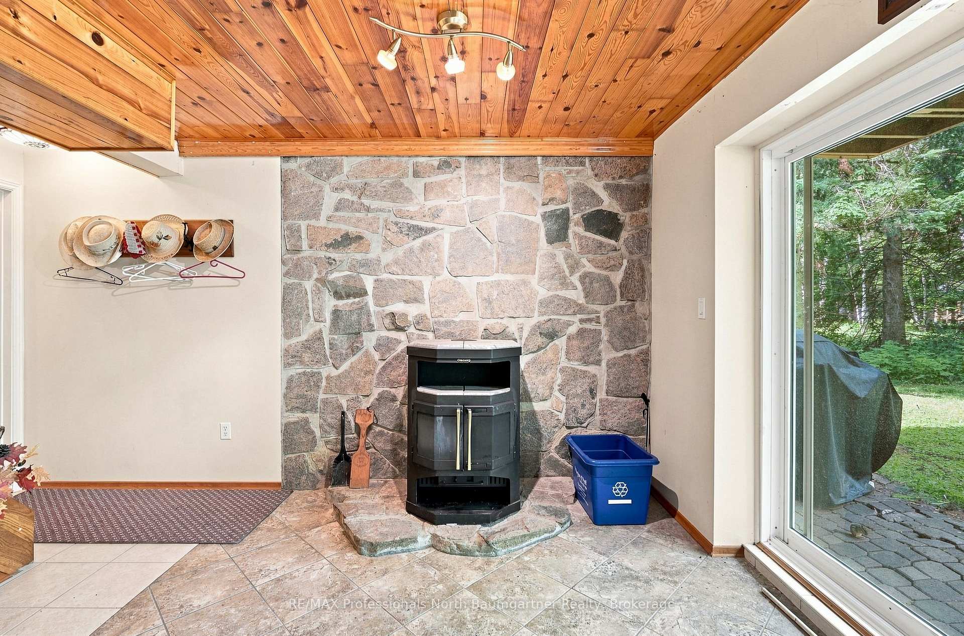 Photo 7 of 1125 Providence Drive, Algonquin Highlands, Stanhope — HOMEH