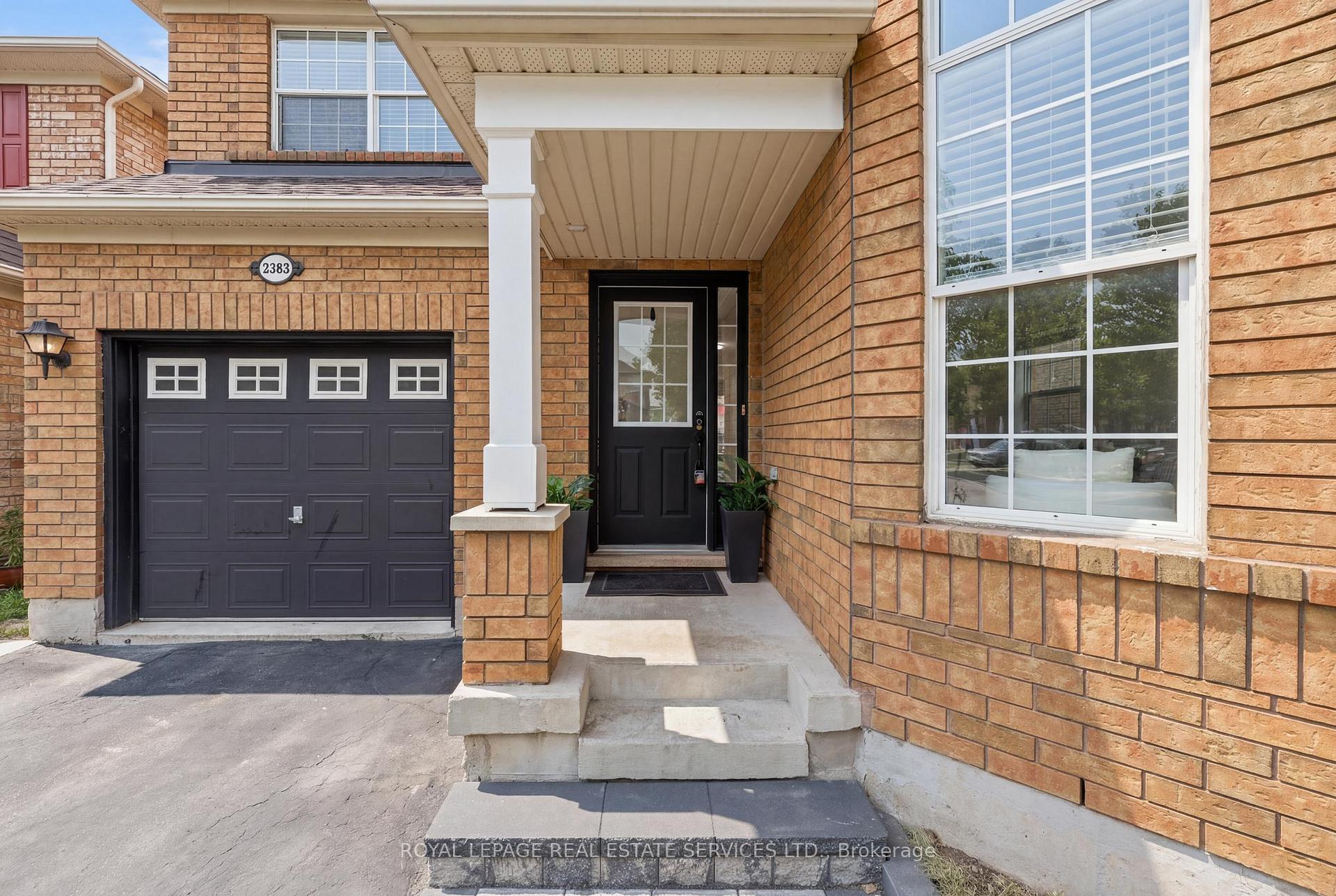 Photo 3 of 2382 Falkland Crescent, Oakville, West Oak Trails — HOMEH