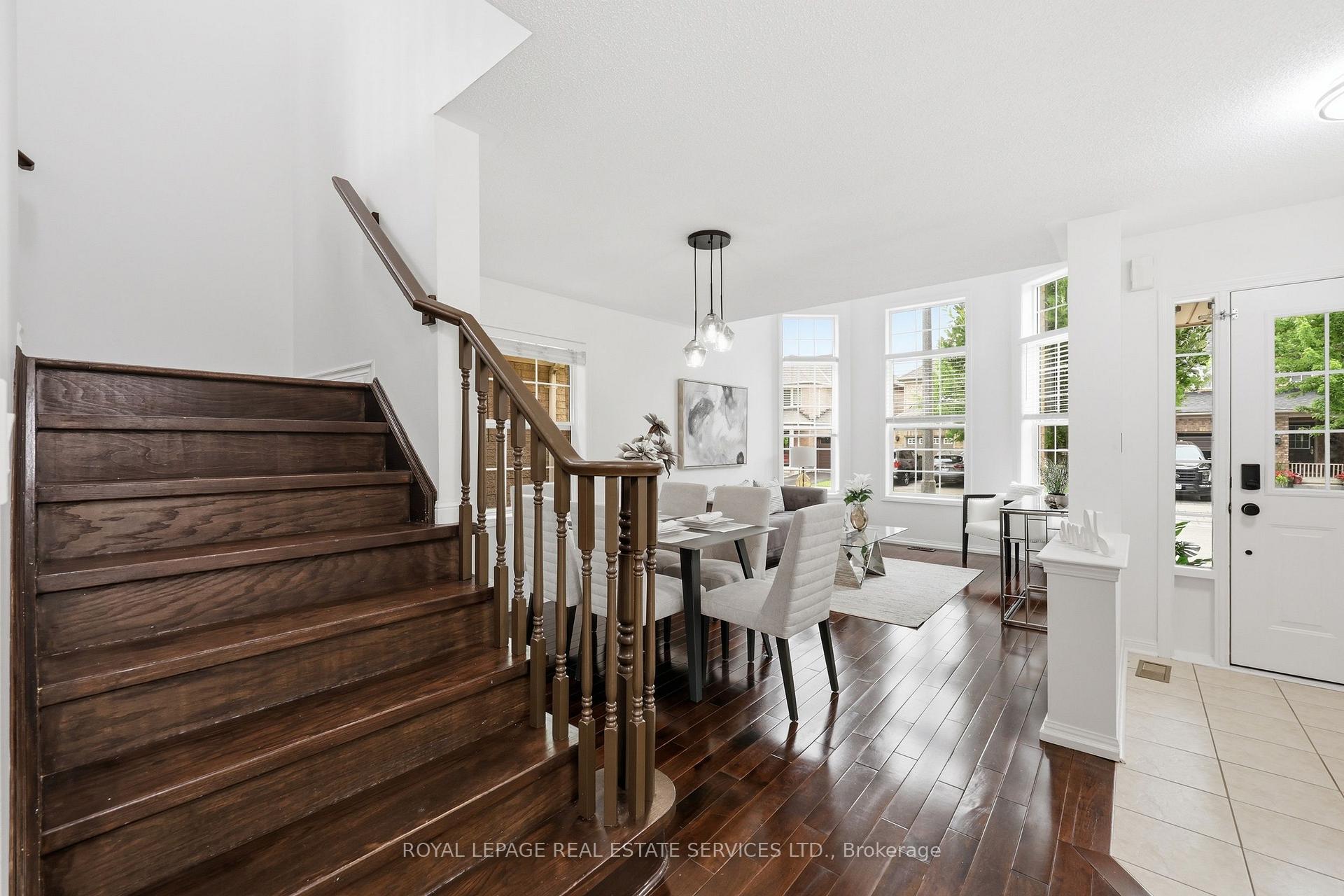 Photo 11 of 2382 Falkland Crescent, Oakville, West Oak Trails — HOMEH