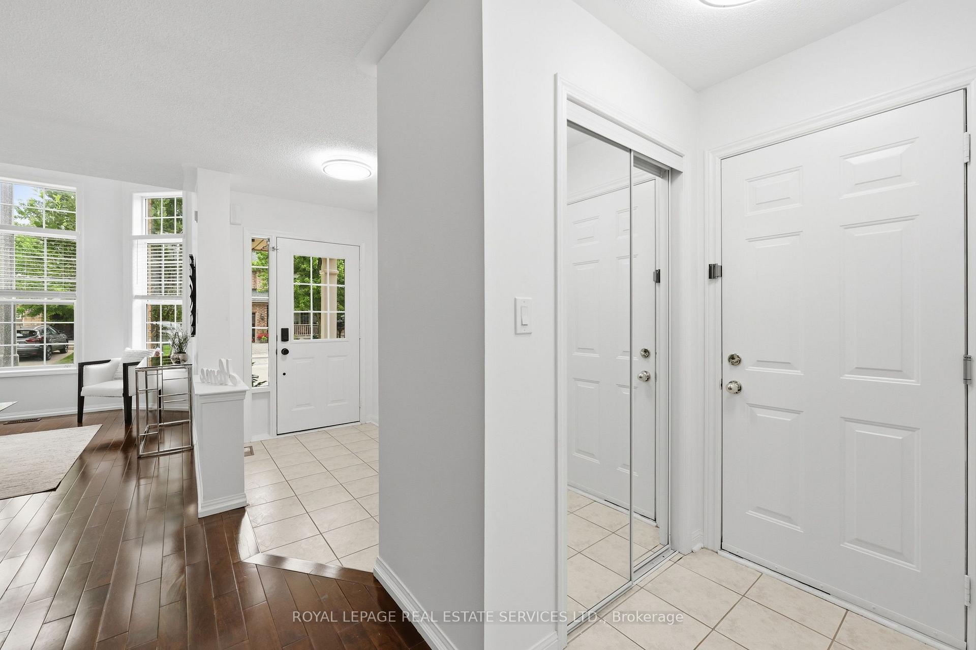 Photo 12 of 2382 Falkland Crescent, Oakville, West Oak Trails — HOMEH