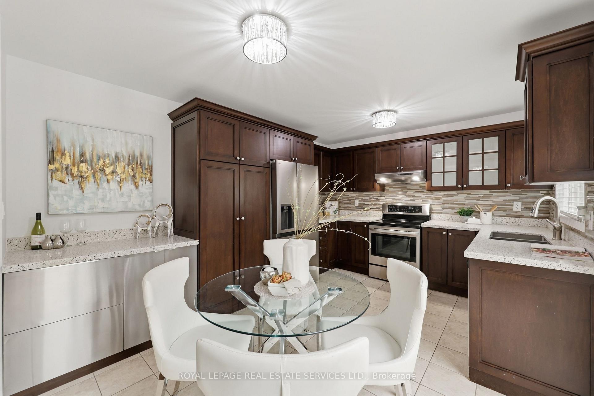 Photo 18 of 2382 Falkland Crescent, Oakville, West Oak Trails — HOMEH