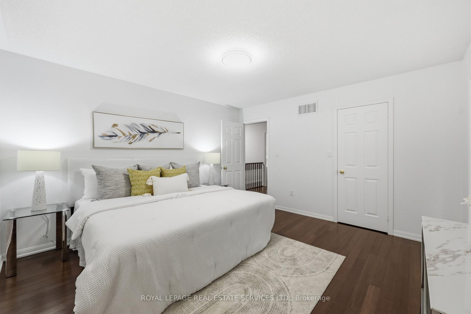 Photo 23 of 2382 Falkland Crescent, Oakville, West Oak Trails — HOMEH