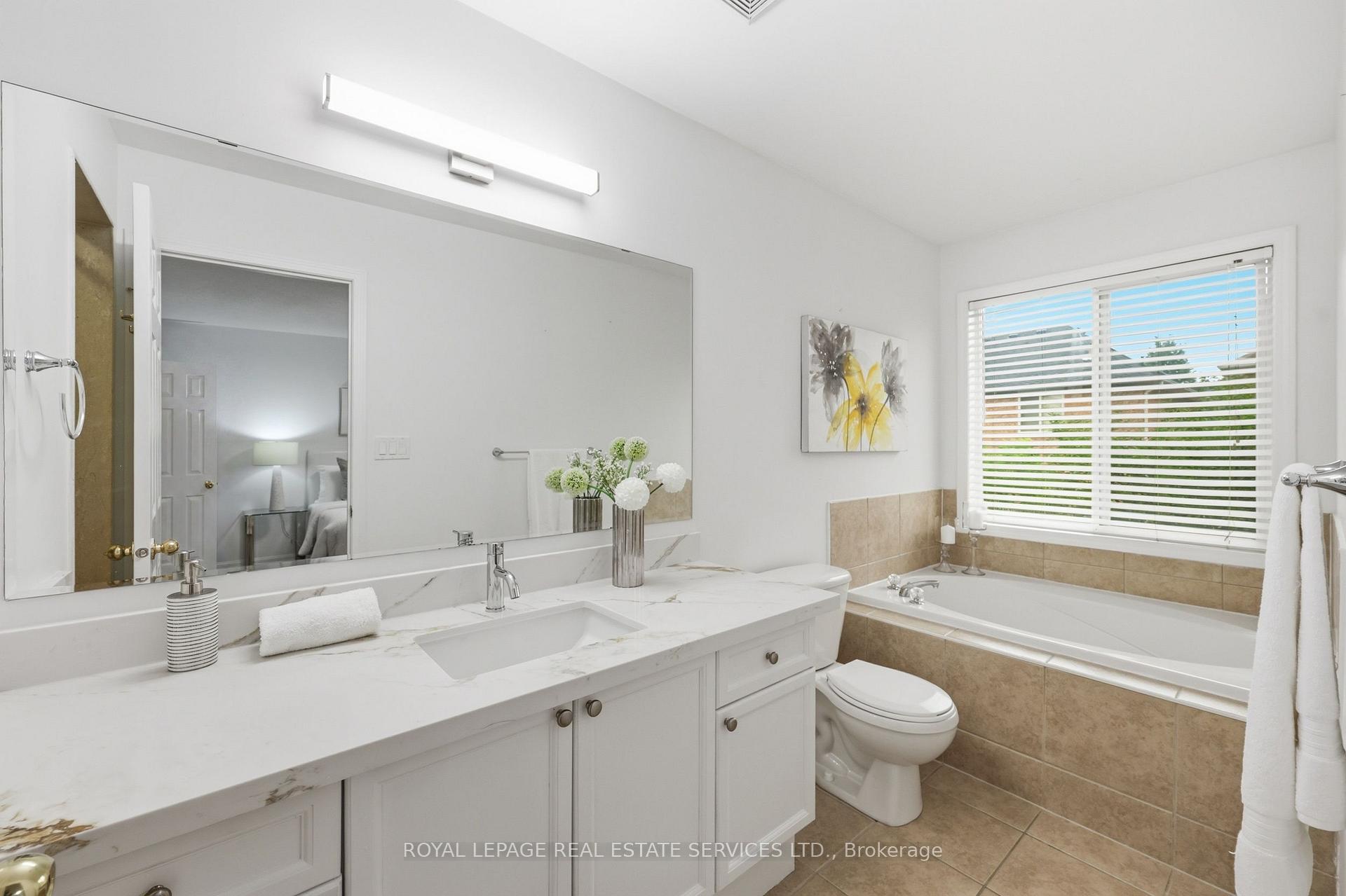 Photo 24 of 2382 Falkland Crescent, Oakville, West Oak Trails — HOMEH