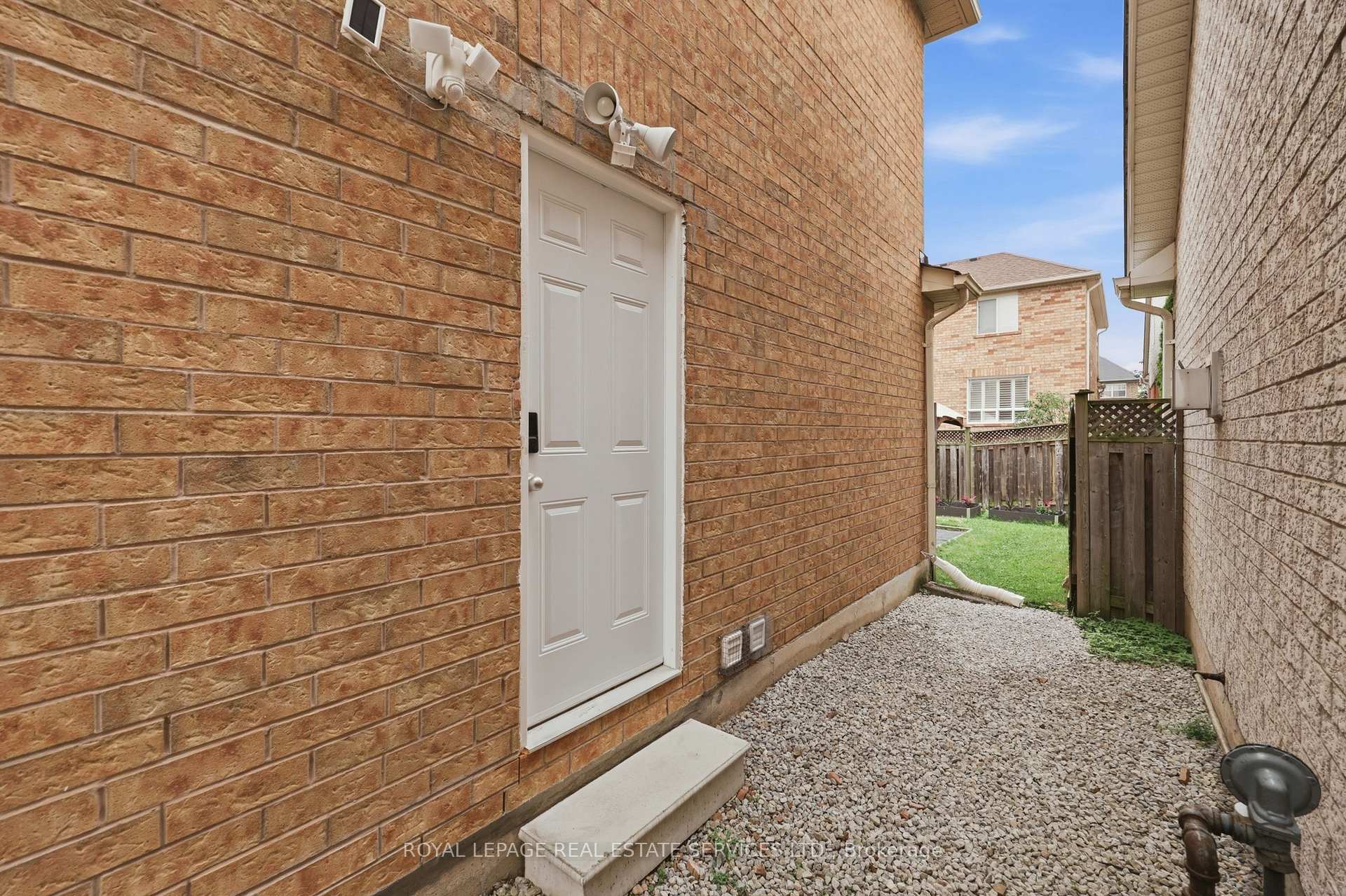 Photo 42 of 2382 Falkland Crescent, Oakville, West Oak Trails — HOMEH
