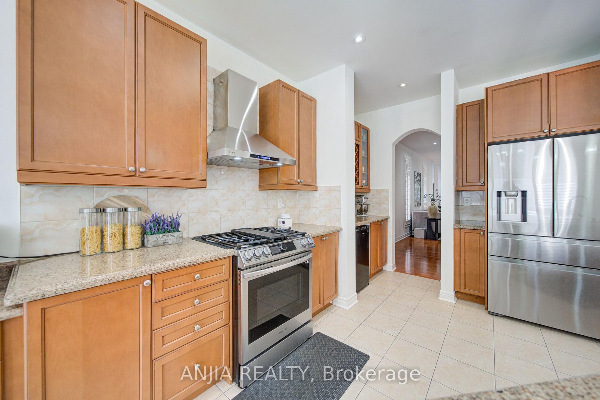 Photo 11 of 349 Williamson Road, Markham, Greensborough — HOMEH