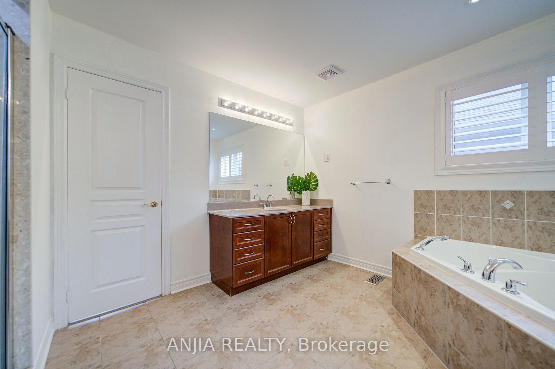 Photo 29 of 349 Williamson Road, Markham, Greensborough — HOMEH