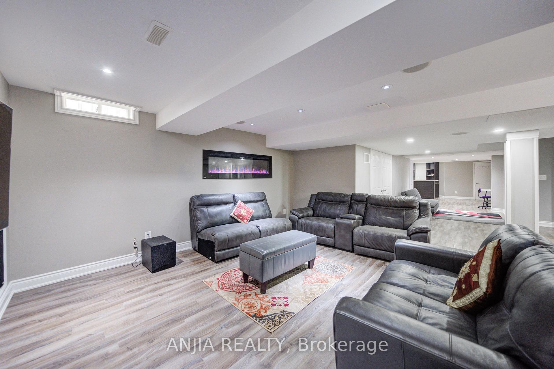 Photo 43 of 349 Williamson Road, Markham, Greensborough — HOMEH