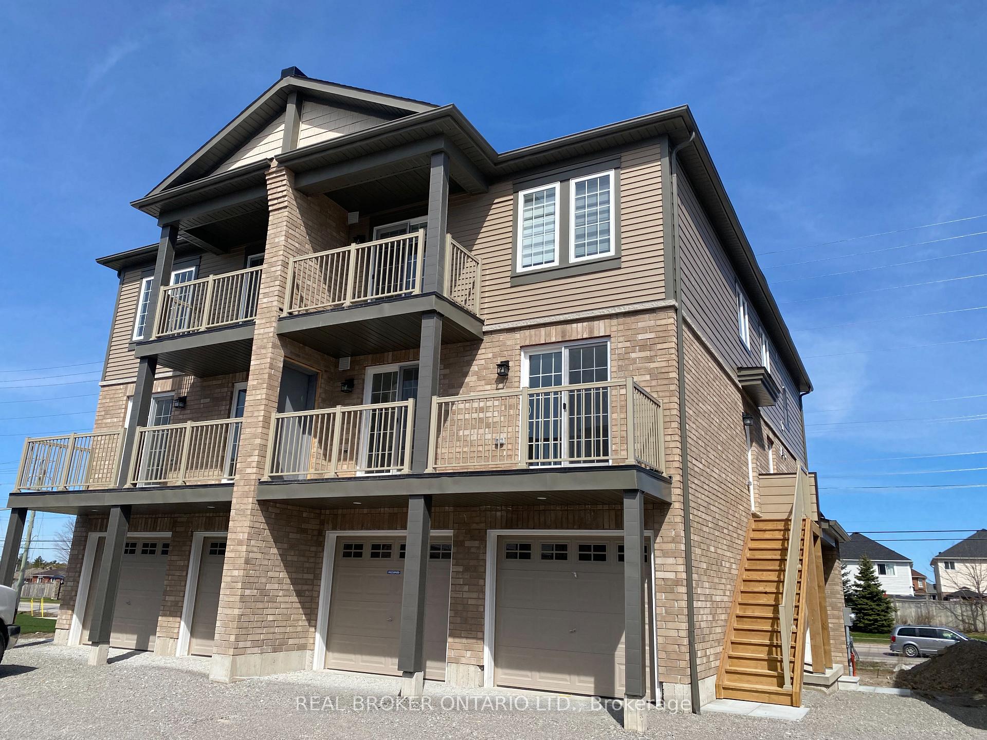 Photo 1 of 31A Pumpkin Corner Crescent, Barrie, Rural Barrie Southeast — HOMEH