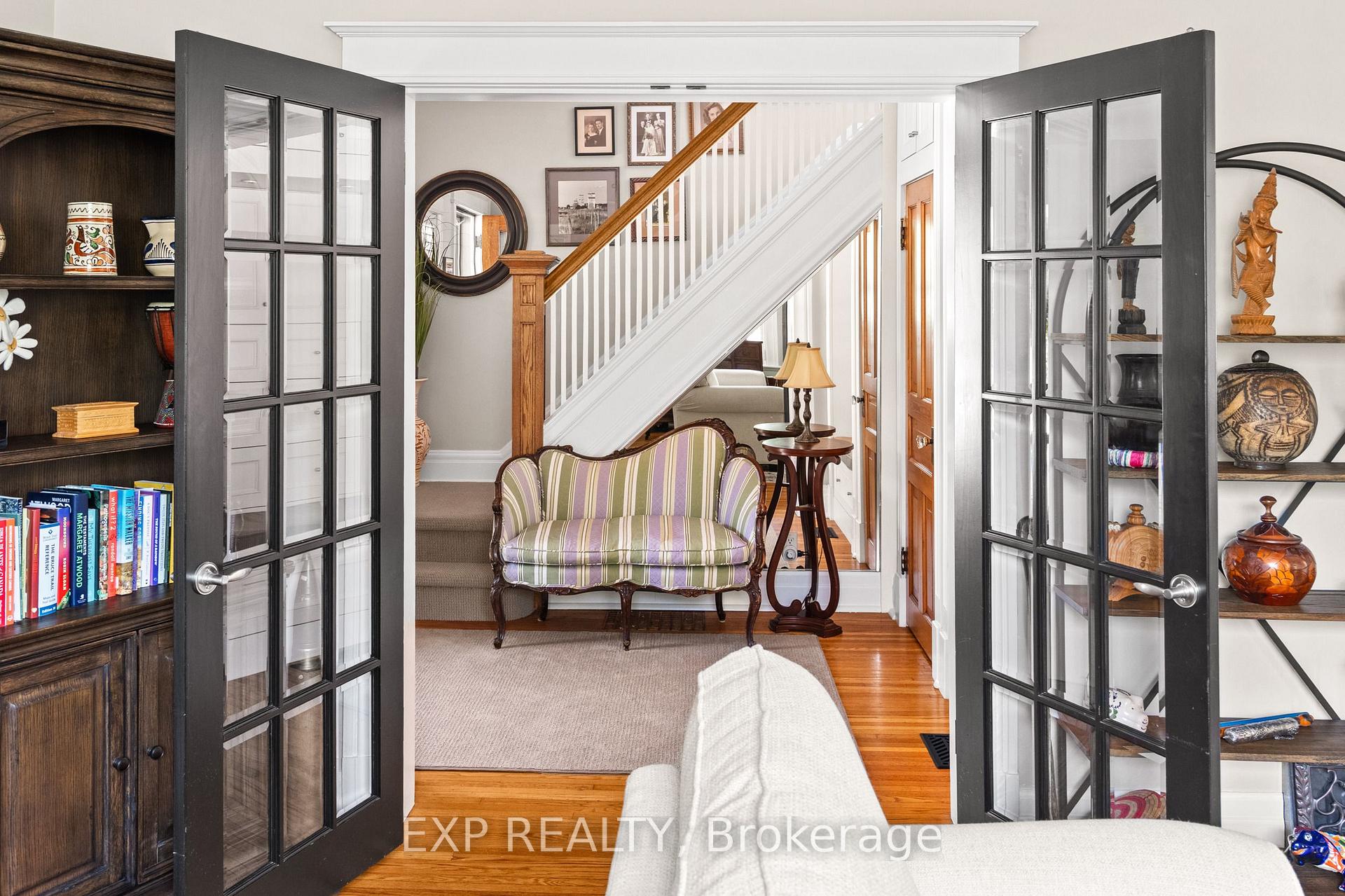 Photo 8 of 3 Norris Place, St. Catharines, Downtown — HOMEH
