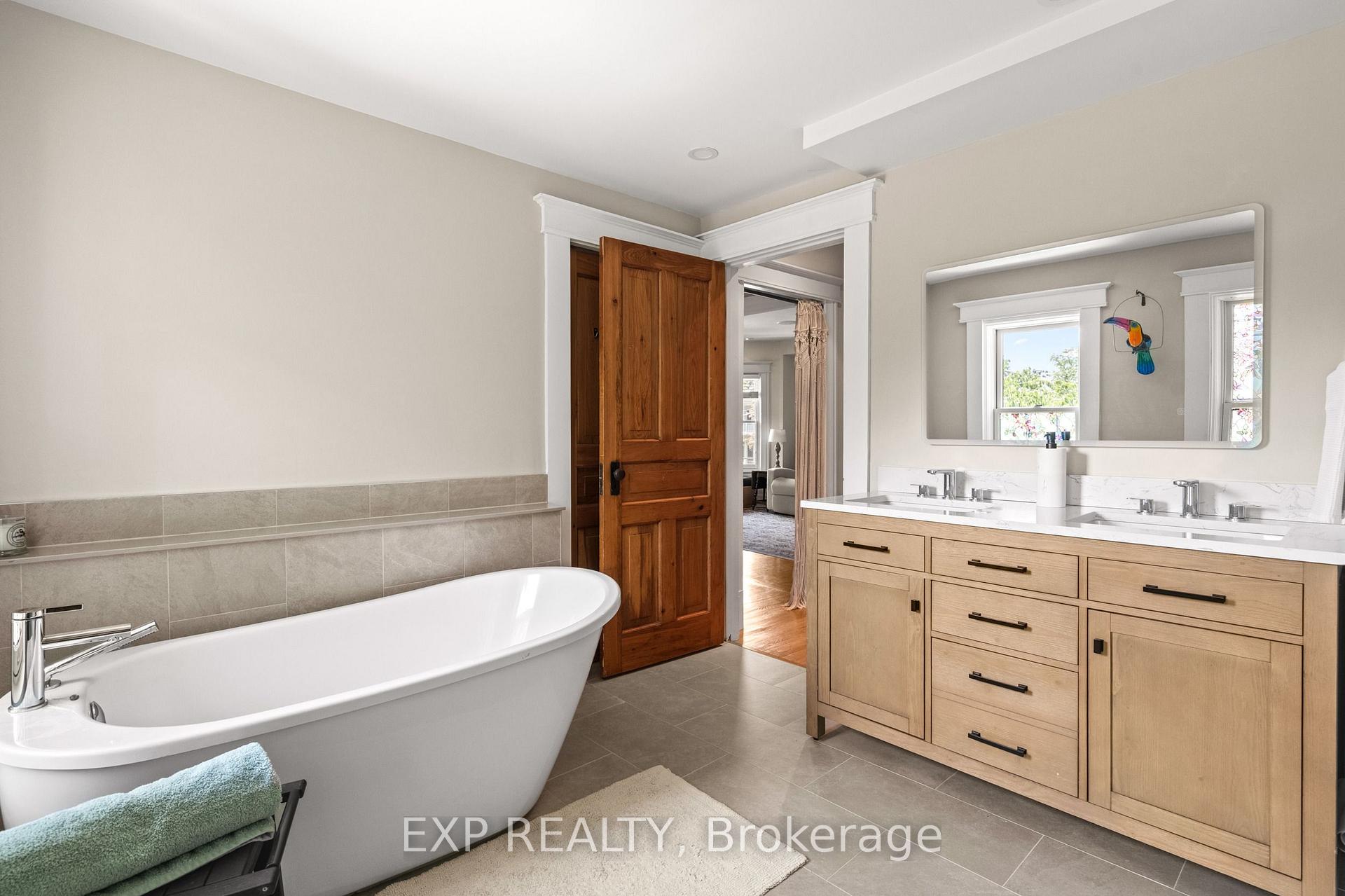 Photo 24 of 3 Norris Place, St. Catharines, Downtown — HOMEH