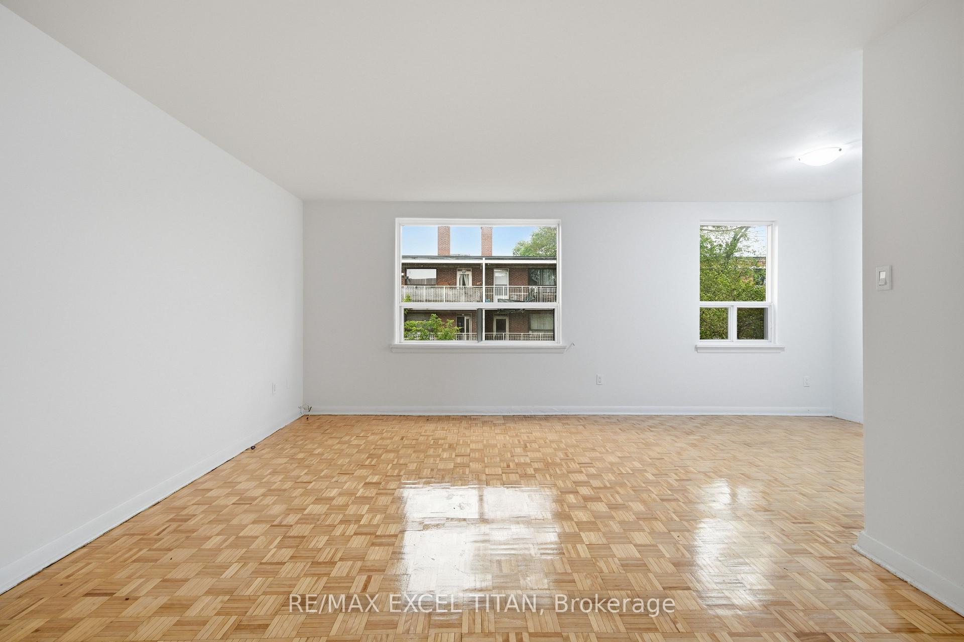 Photo 4 of Unit 305, 4 Hill Heights Road, Etobicoke, Stonegate-Queensway — HOMEH