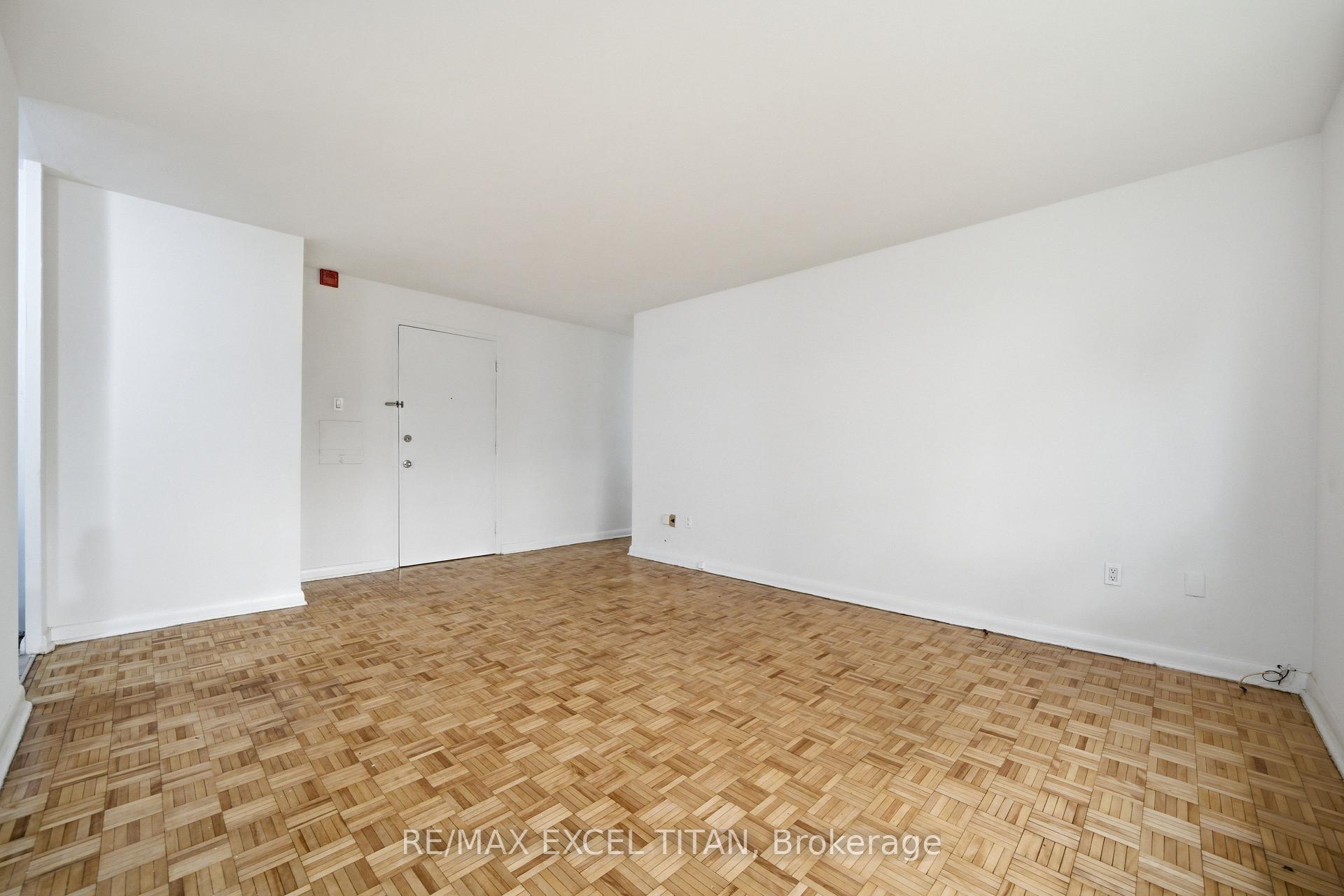 Photo 6 of Unit 305, 4 Hill Heights Road, Etobicoke, Stonegate-Queensway — HOMEH