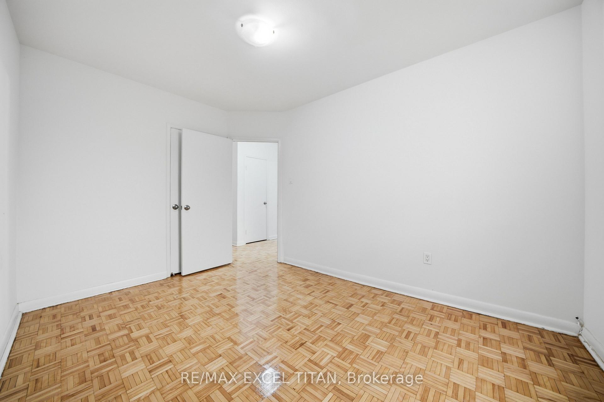 Photo 7 of Unit 305, 4 Hill Heights Road, Etobicoke, Stonegate-Queensway — HOMEH