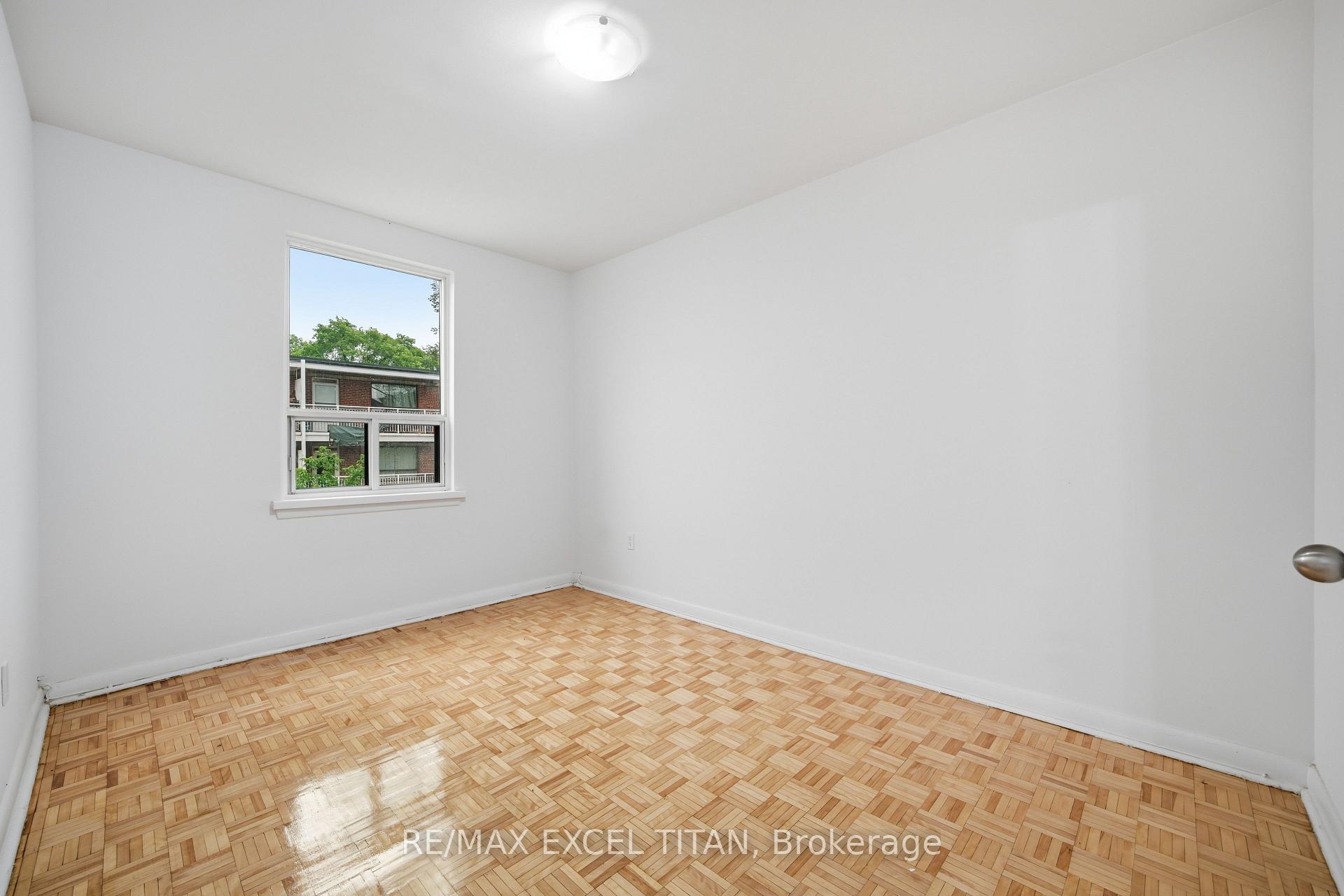 Photo 8 of Unit 305, 4 Hill Heights Road, Etobicoke, Stonegate-Queensway — HOMEH
