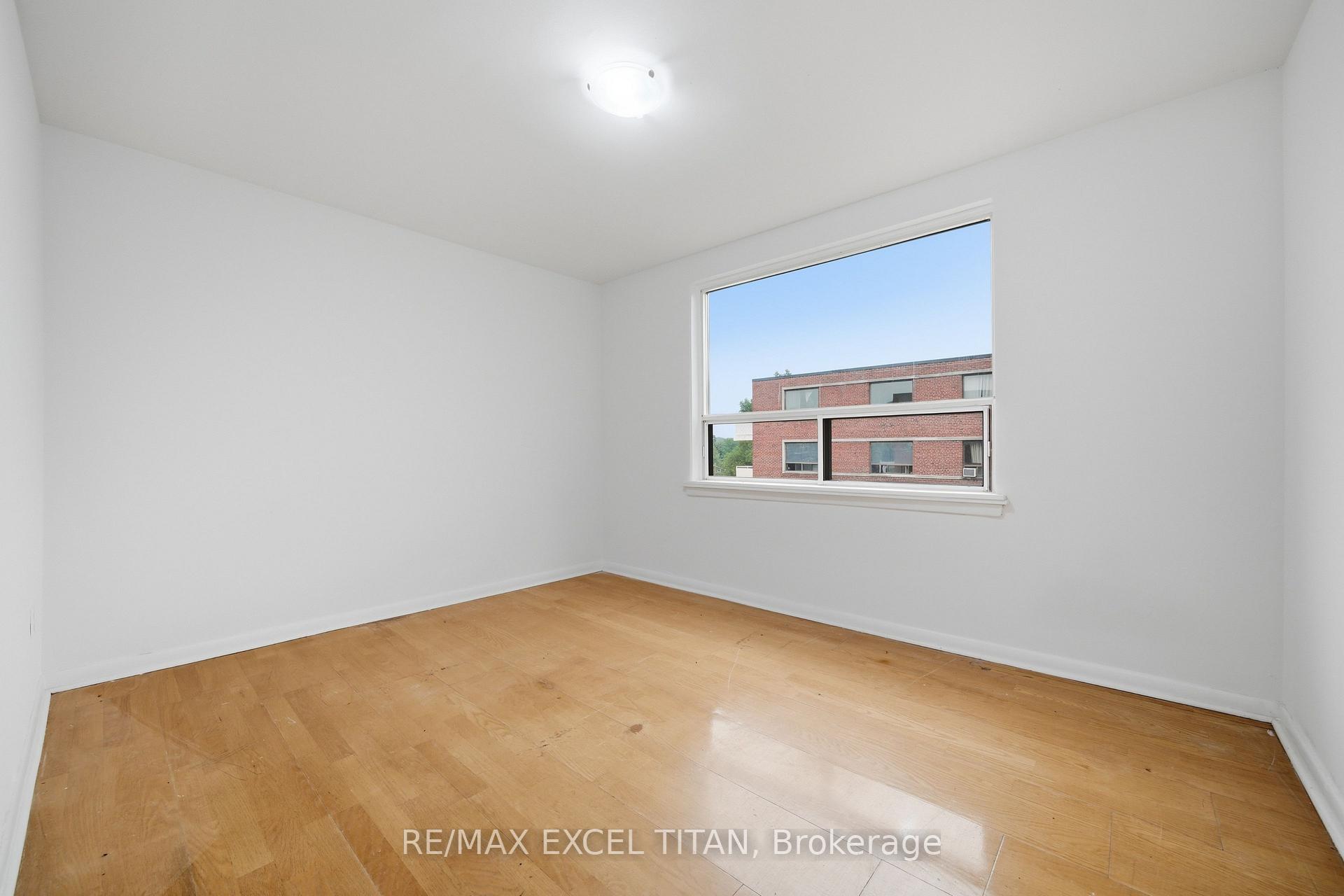 Photo 9 of Unit 305, 4 Hill Heights Road, Etobicoke, Stonegate-Queensway — HOMEH