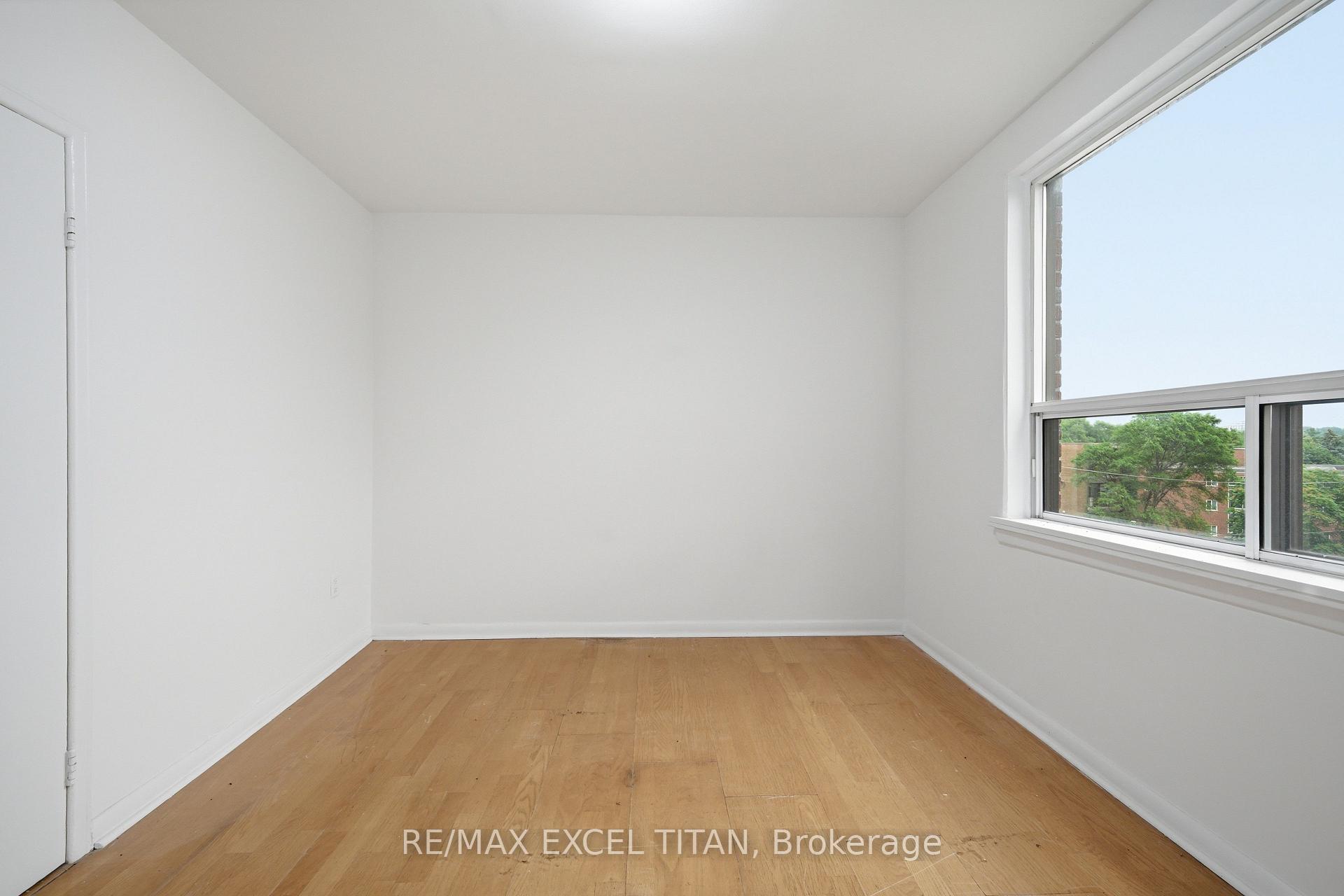 Photo 11 of Unit 305, 4 Hill Heights Road, Etobicoke, Stonegate-Queensway — HOMEH