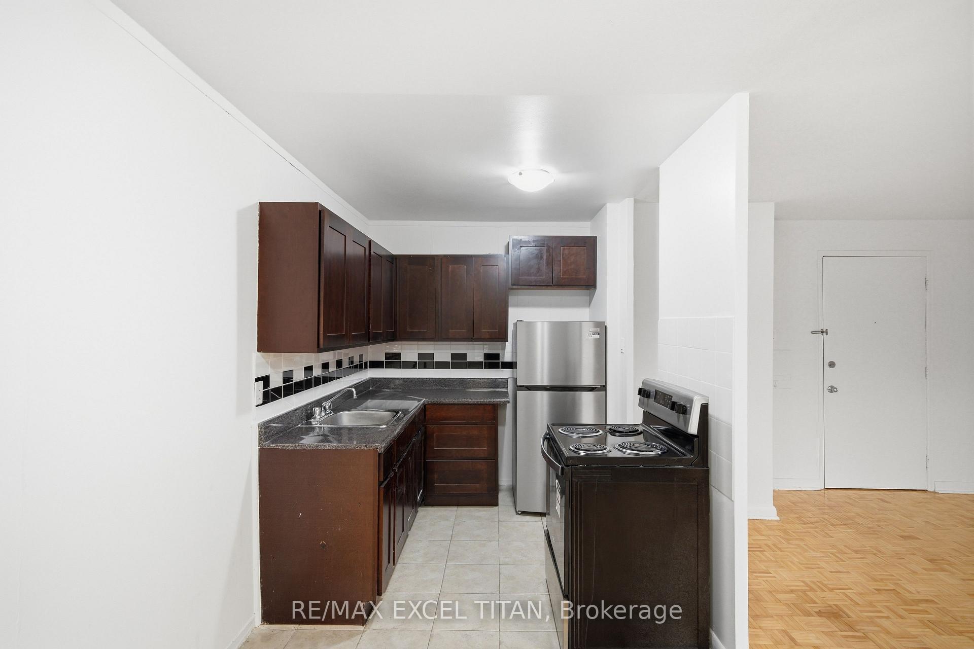 Photo 16 of Unit 305, 4 Hill Heights Road, Etobicoke, Stonegate-Queensway — HOMEH