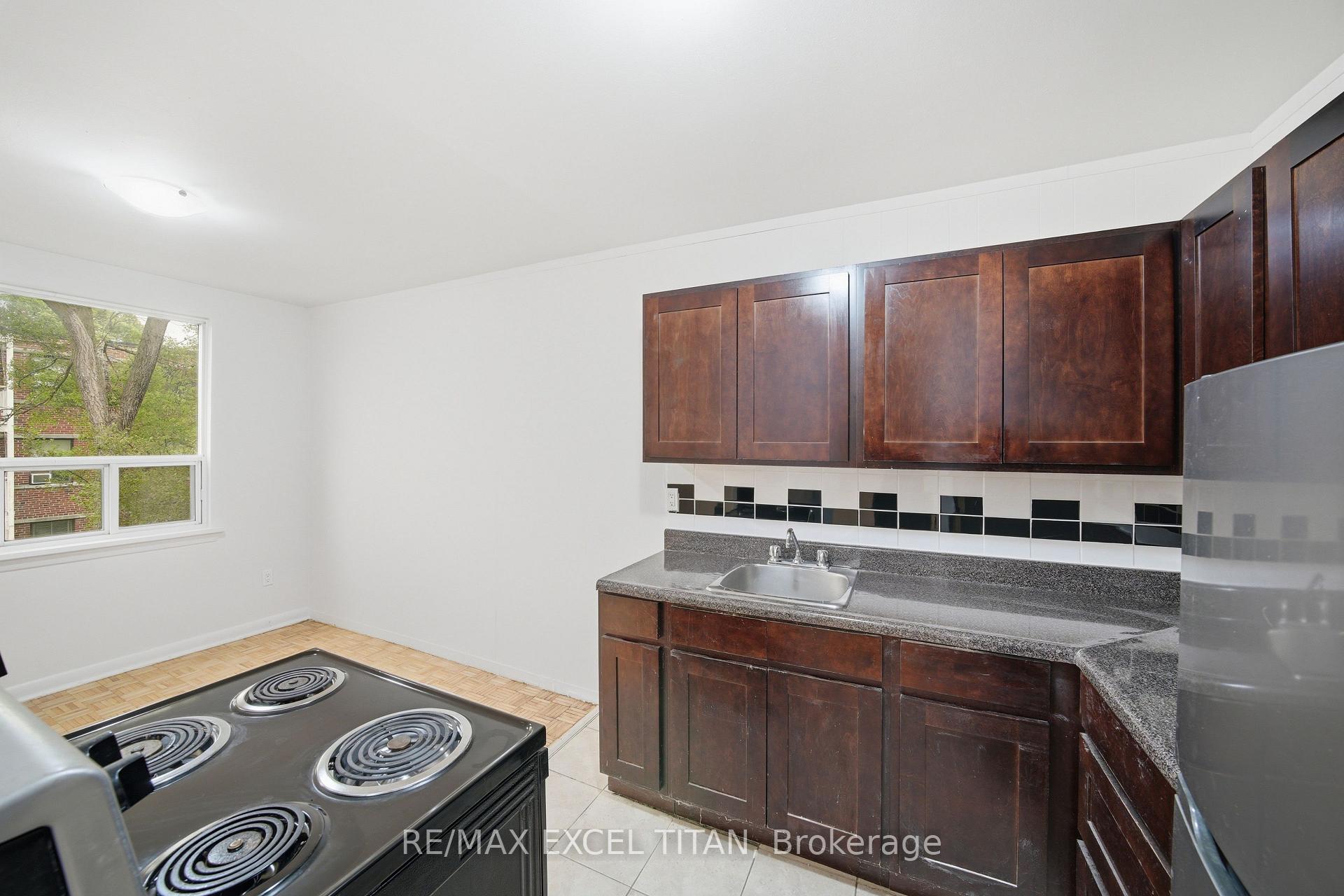 Photo 18 of Unit 305, 4 Hill Heights Road, Etobicoke, Stonegate-Queensway — HOMEH