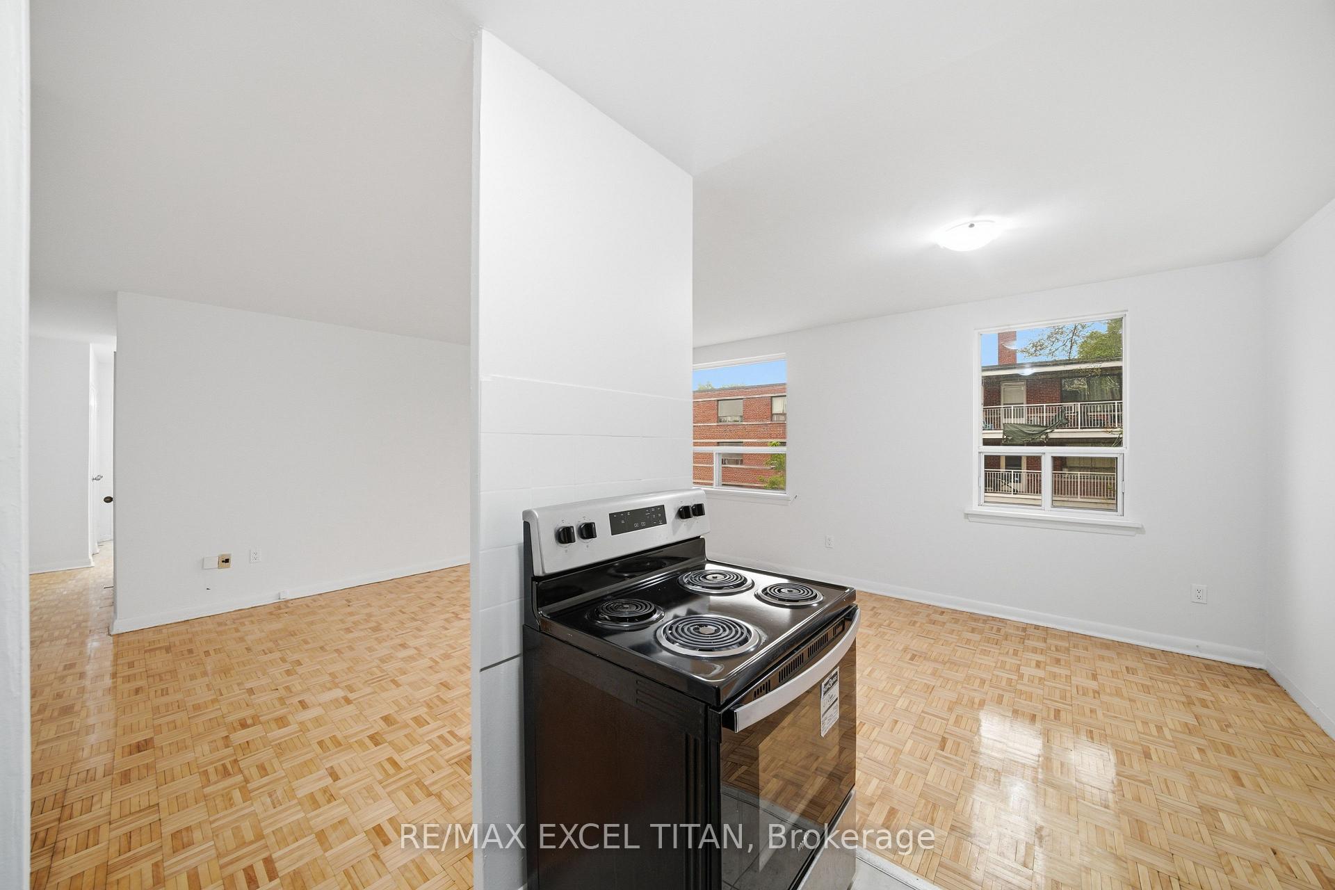 Photo 19 of Unit 305, 4 Hill Heights Road, Etobicoke, Stonegate-Queensway — HOMEH