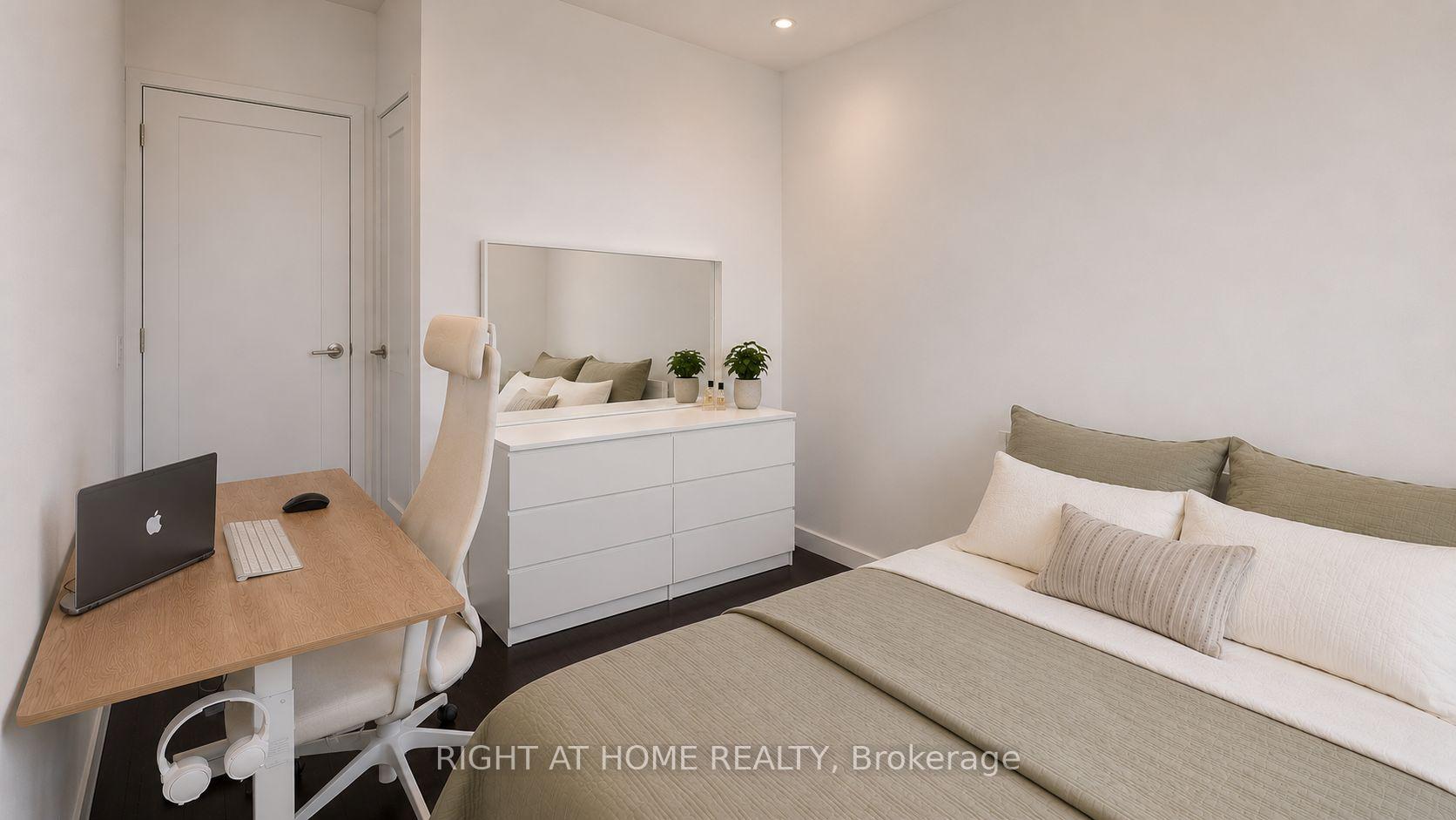 Photo 5 of Unit Ph12, 95 Oneida Crescent, Richmond Hill, Langstaff — HOMEH