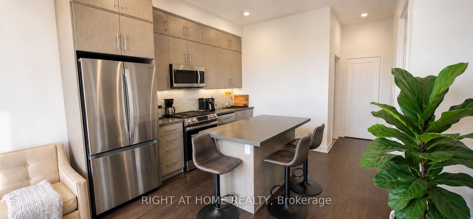 Photo 6 of Unit Ph12, 95 Oneida Crescent, Richmond Hill, Langstaff — HOMEH