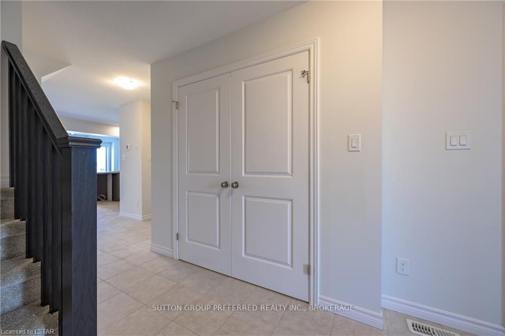 Photo 3 of 341 Kennington Way, London, South W — HOMEH
