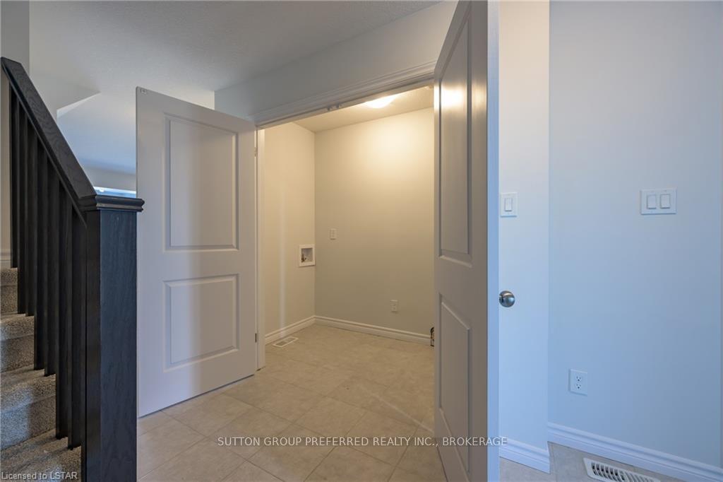 Photo 4 of 341 Kennington Way, London, South W — HOMEH