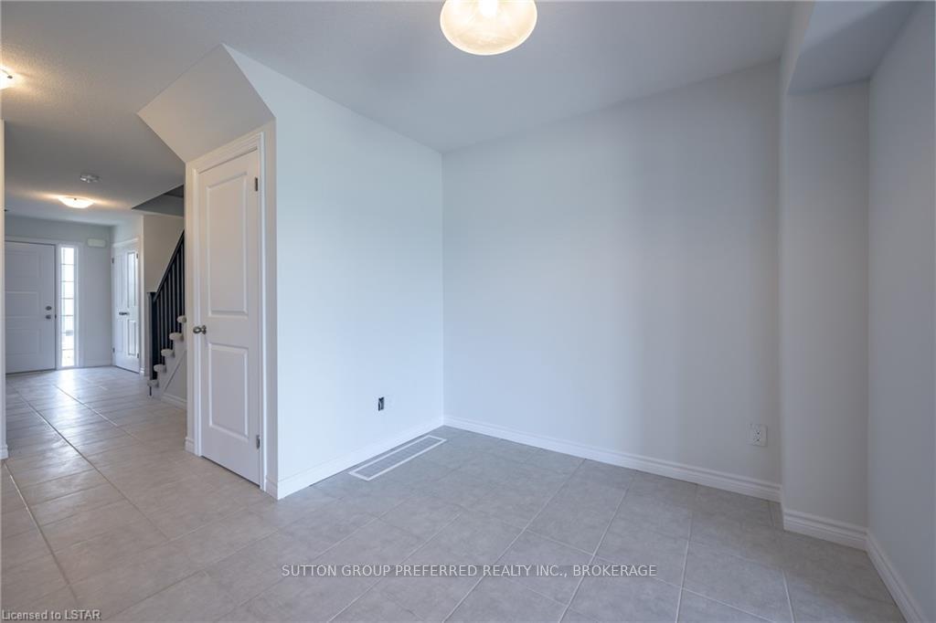 Photo 6 of 341 Kennington Way, London, South W — HOMEH